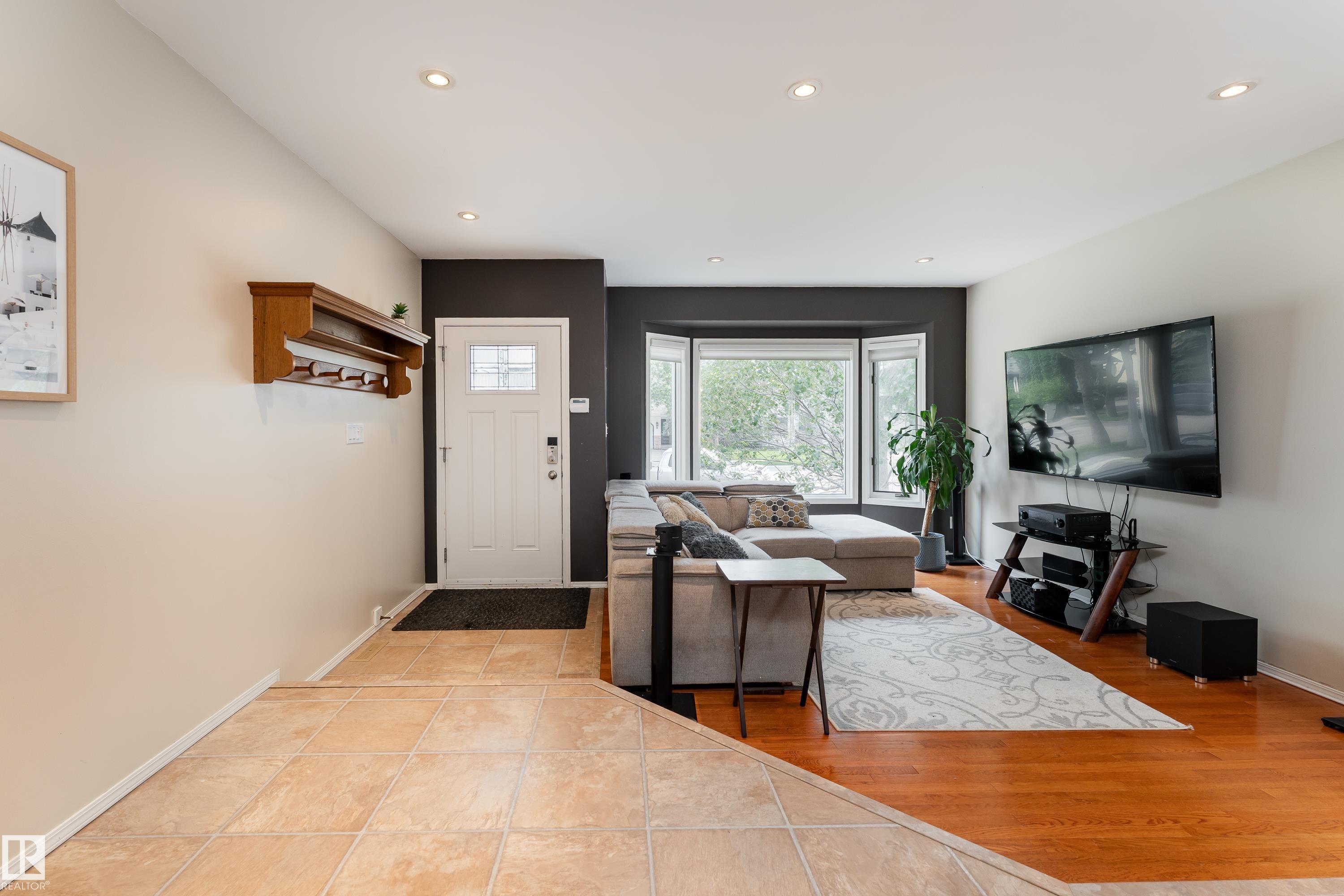 Photo 10 at 14 Durand Place, Deer Ridge, St. Albert