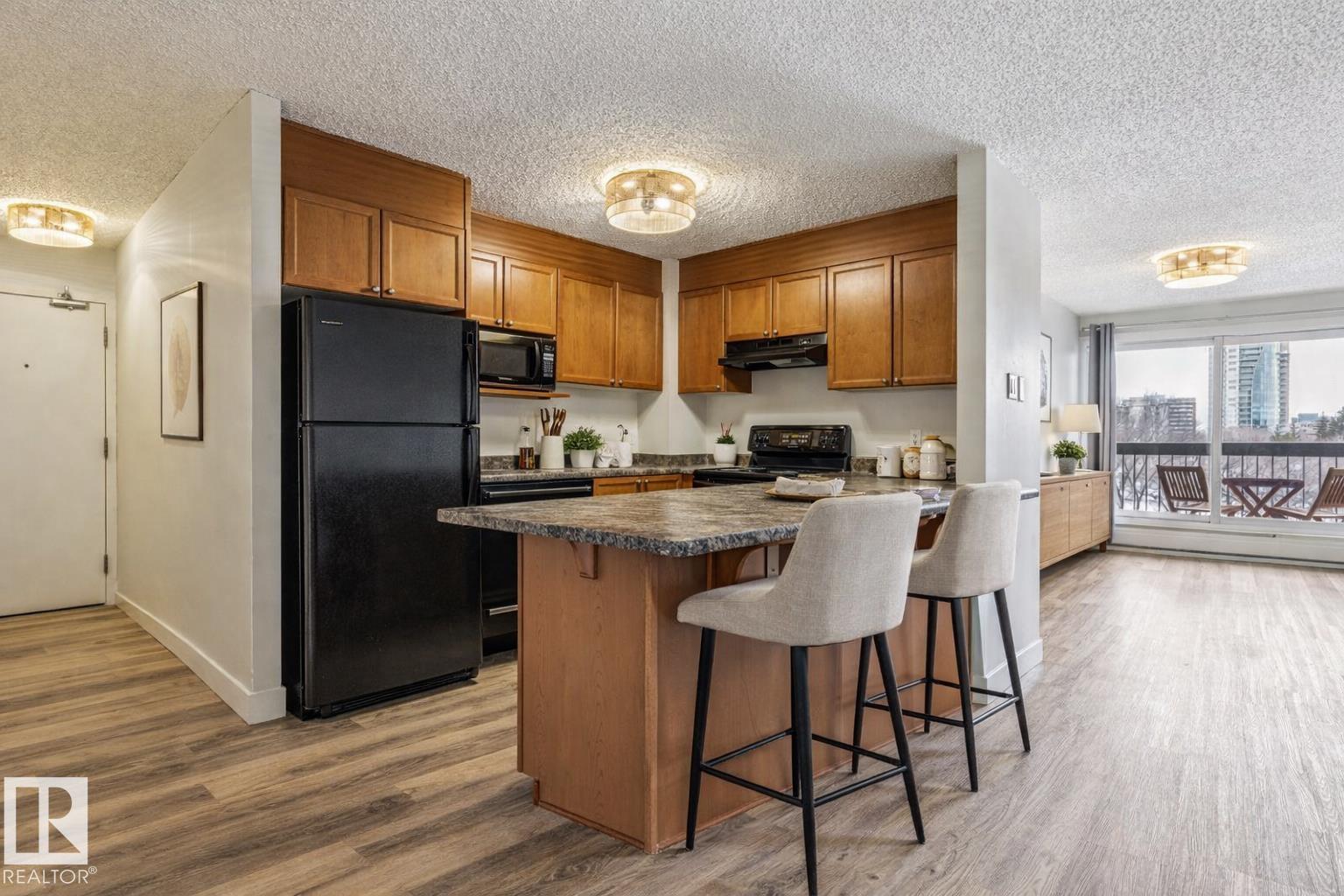 404 - 9715 110 Street NW, Wîhkwêntôwin, Edmonton