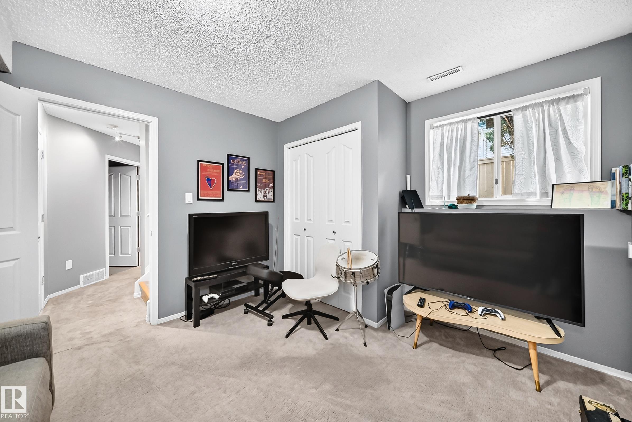 https://zimg.paragon.ice.com/ParagonImages/Property/PM/RAE/225409368/34/0/0/64aea035502219002ffe50d2fa75a886/1/8e77db6666a6b843b4d0dbc251eb4968/225409368-c3e17383-93ff-43e1-ae32-0f2748dc0ef0.JPG