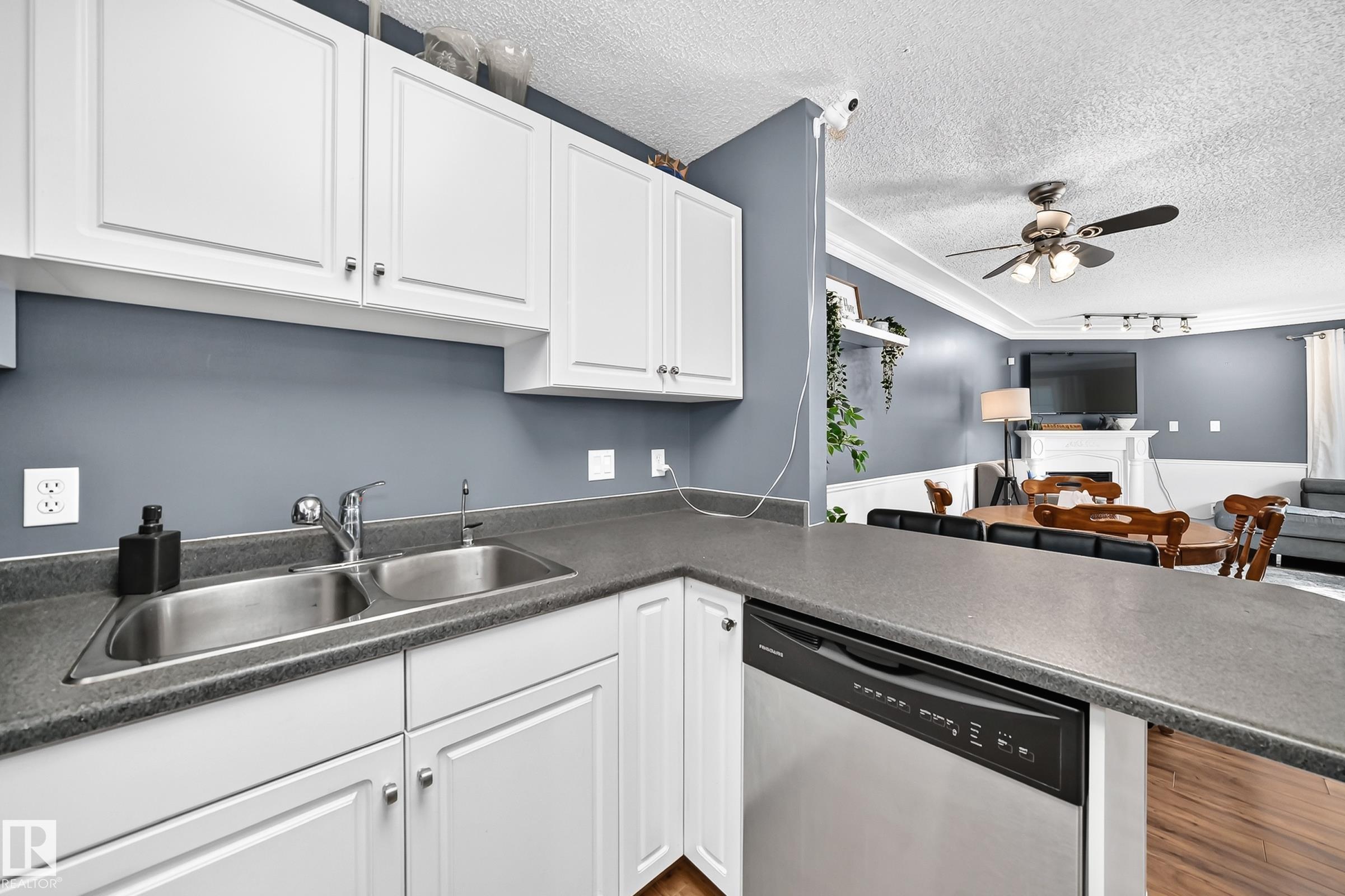 https://zimg.paragon.ice.com/ParagonImages/Property/PM/RAE/225409368/9/0/0/710105e63889aea258ecfea4fd998e9c/1/8e77db6666a6b843b4d0dbc251eb4968/225409368-c33416b7-d0e2-4165-966f-fe6429688d68.JPG