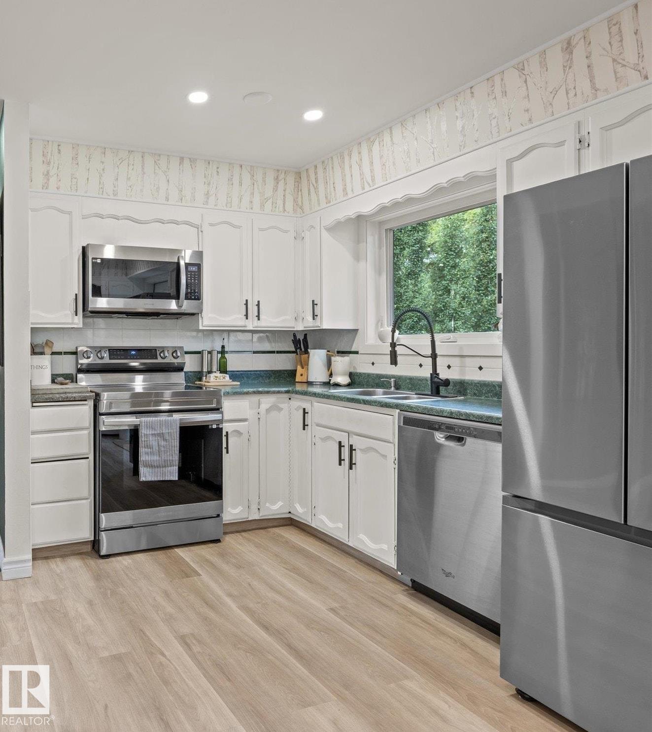 https://zimg.paragon.ice.com/ParagonImages/Property/PM/RAE/225409378/10/0/0/ee417126813a6077c8b8abc1c6c44d8d/1/3bf48a60b6e16e24a3c273a05d083d31/225409378-5084fa06-0630-447e-a4f3-2858fbc71e94.JPG