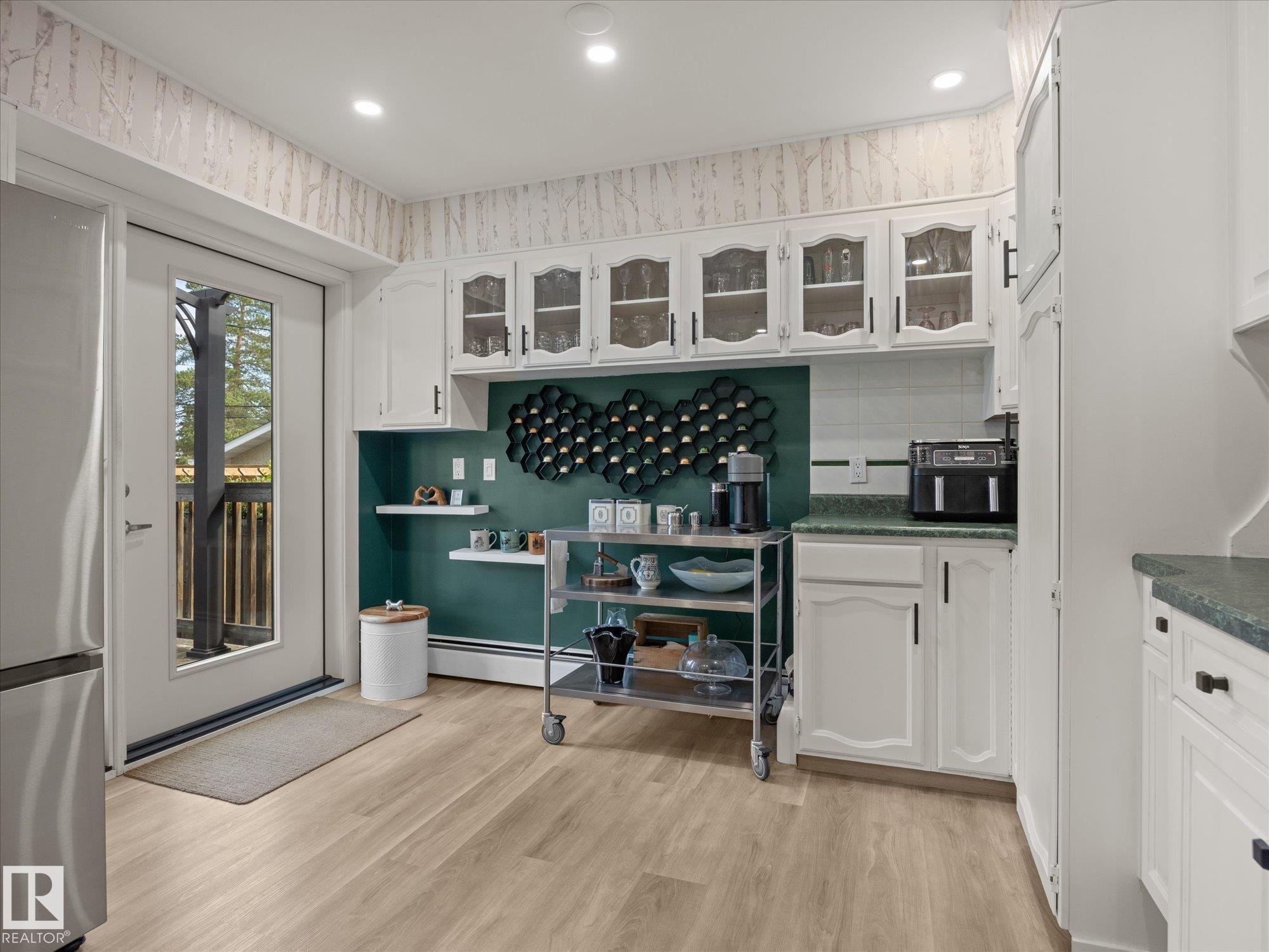 https://zimg.paragon.ice.com/ParagonImages/Property/PM/RAE/225409378/11/0/0/25dee384febdf69183c8e3239051ea1d/1/3bf48a60b6e16e24a3c273a05d083d31/225409378-07f0b57c-eeb4-4c92-8993-c273f1d4890c.JPG