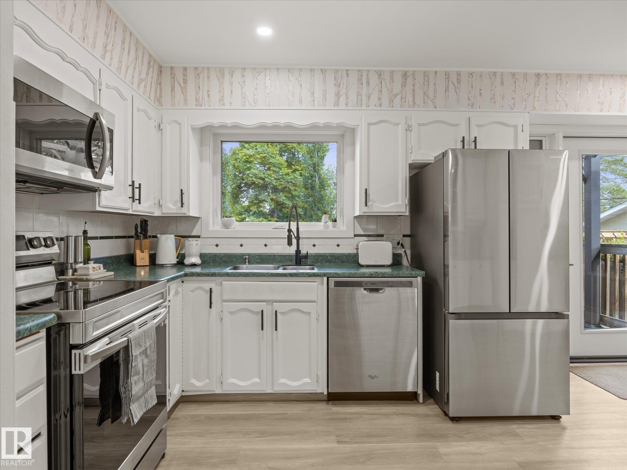 https://zimg.paragon.ice.com/ParagonImages/Property/PM/RAE/225409378/8/0/0/39bf1f9b26142a967c39f11922fe1689/1/3bf48a60b6e16e24a3c273a05d083d31/225409378-603f41e9-f304-4685-8da4-e9188944ab87.JPG