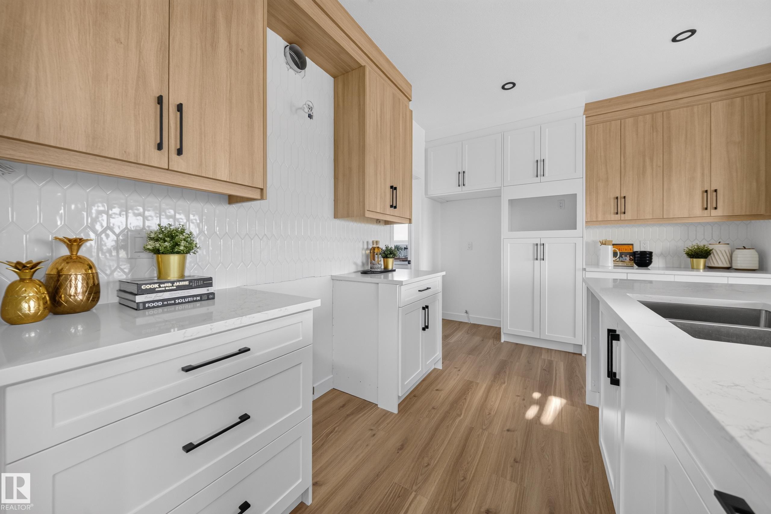 Photo 13 at 523 Ashgrove Circle, Anderson, Leduc