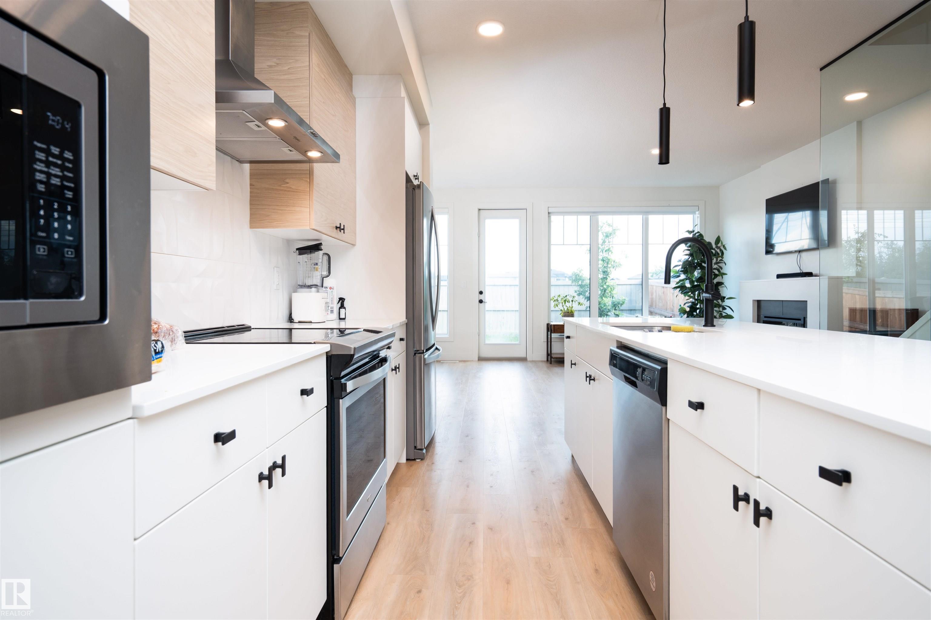 Photo 14 at 1091 Eaton Road NW, Edgemont, Edmonton
