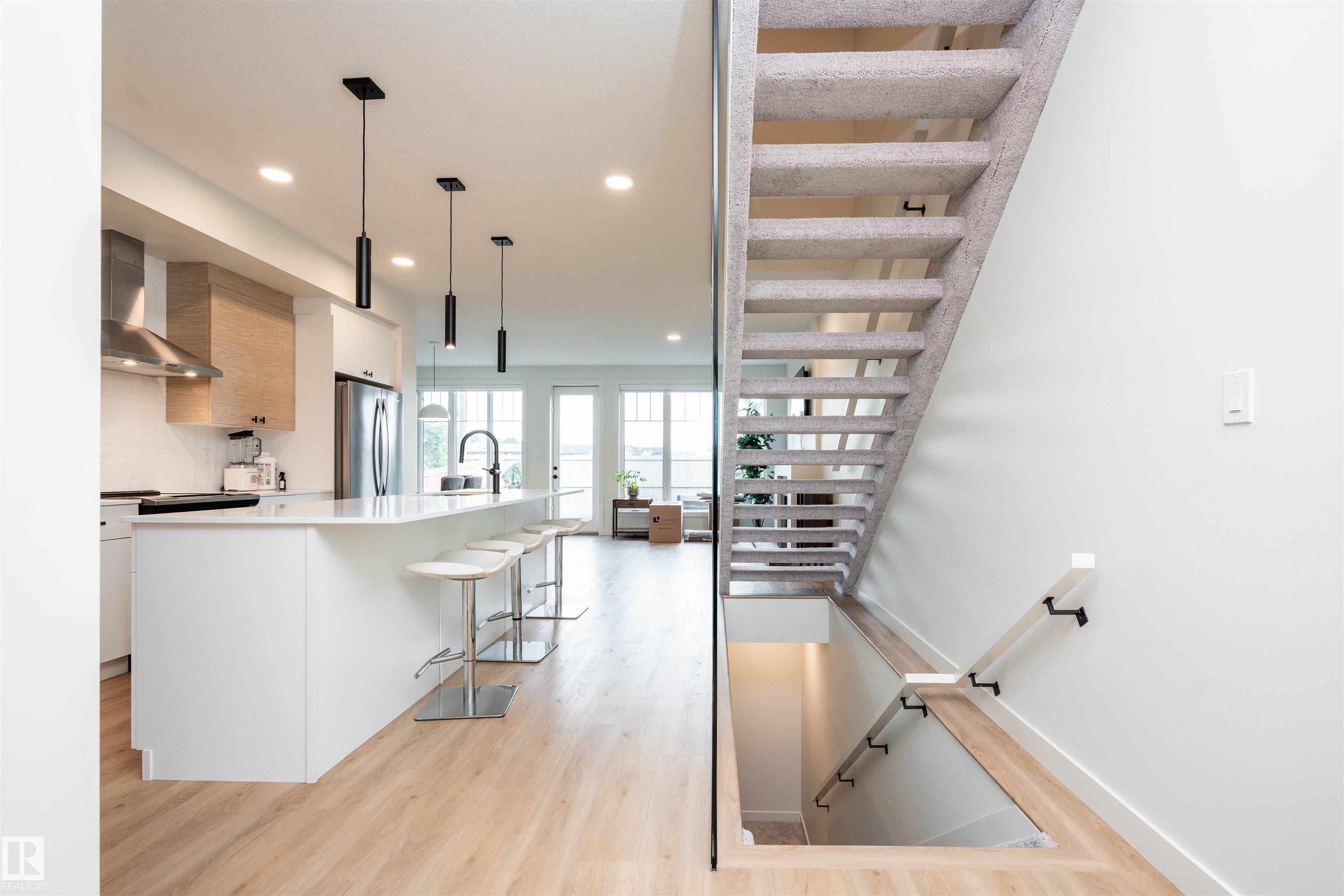 Photo 7 at 1091 Eaton Road NW, Edgemont, Edmonton