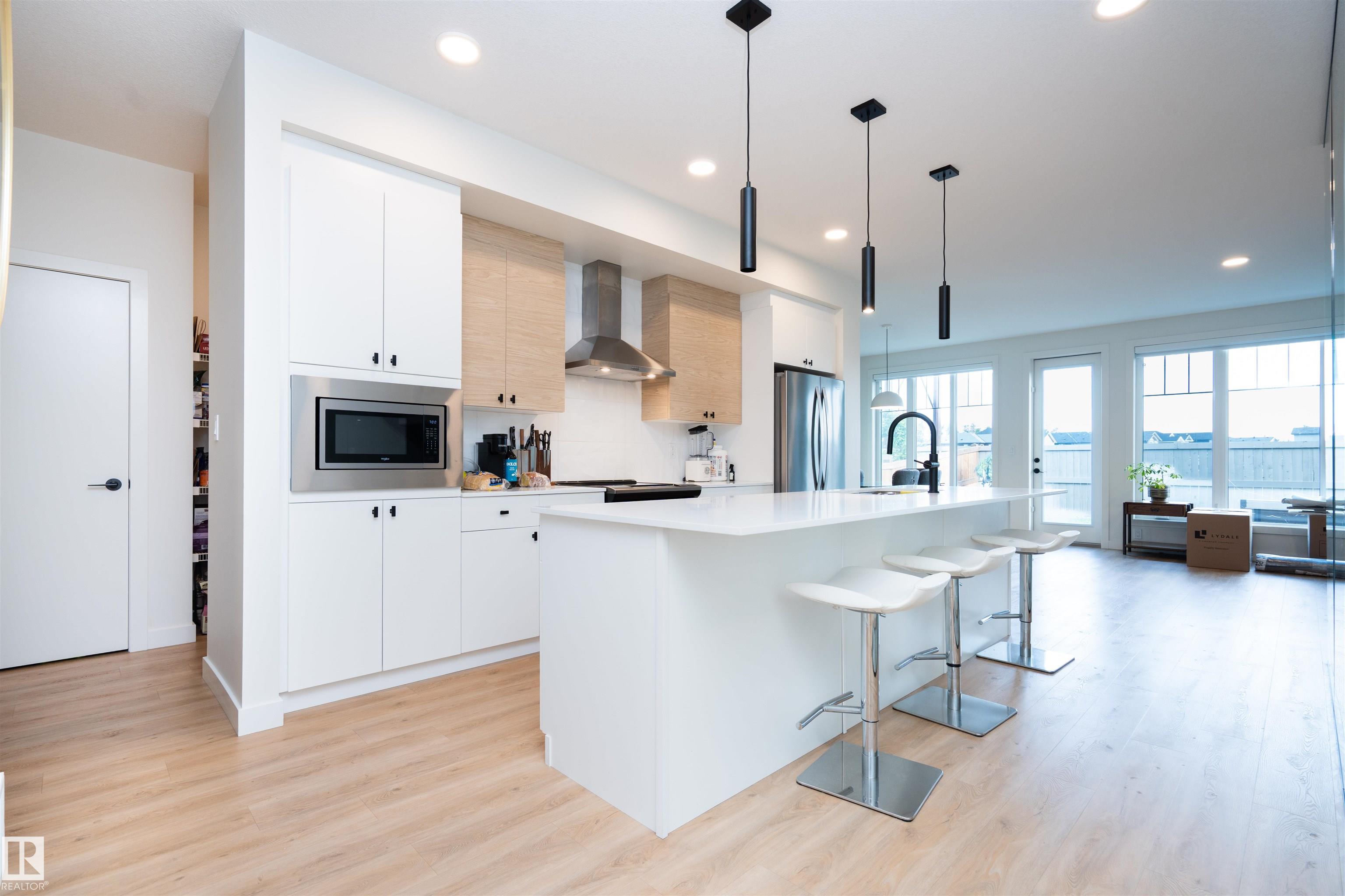 Photo 9 at 1091 Eaton Road NW, Edgemont, Edmonton