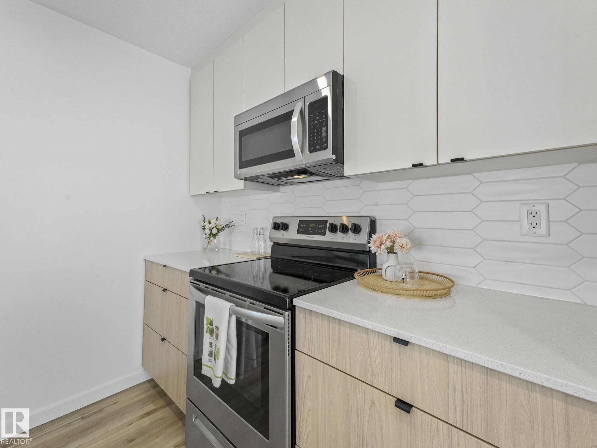 Photo 20 at 1 - 12025 92 Street NW, Alberta Avenue, Edmonton
