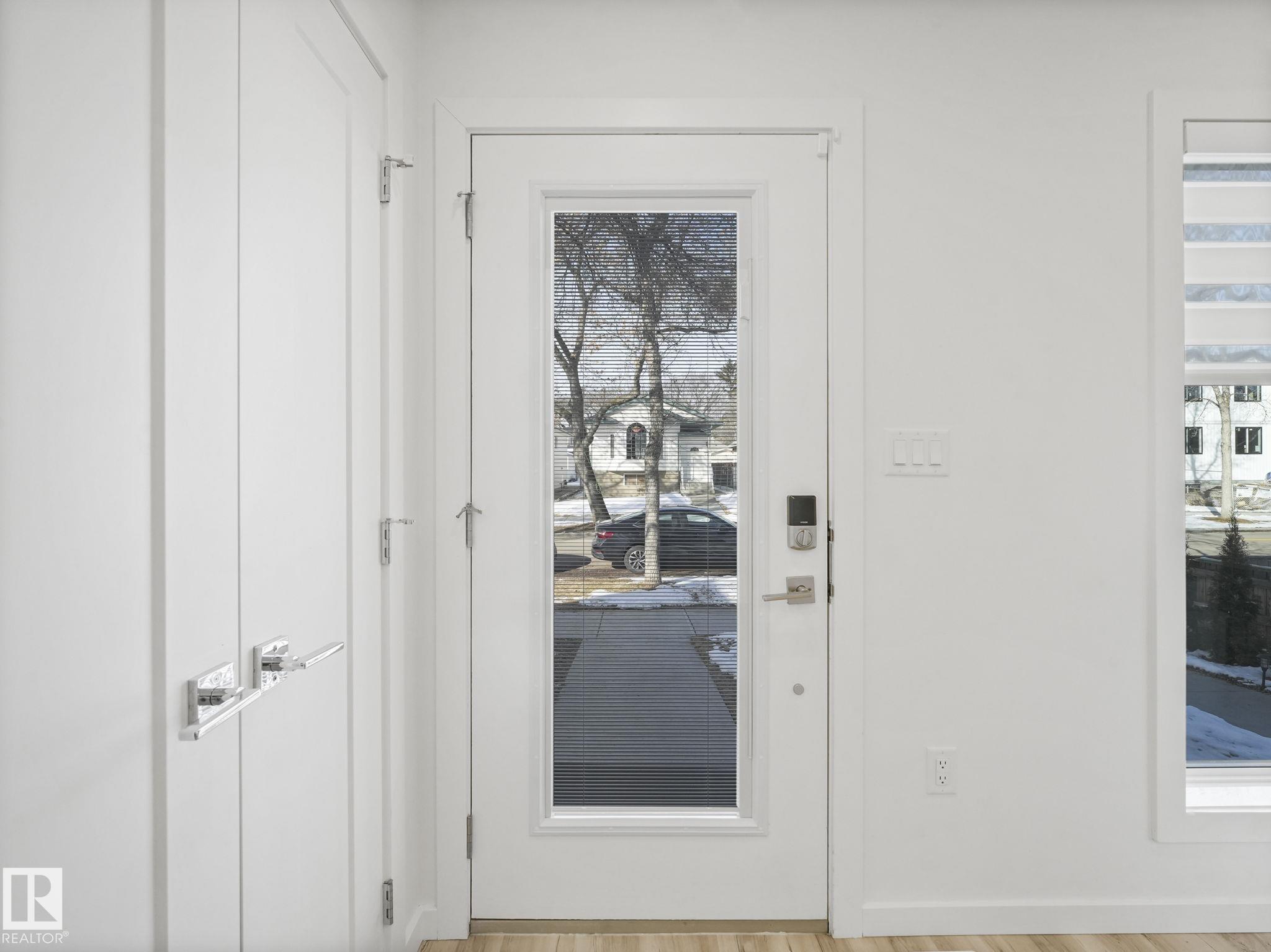 Photo 7 at 1 - 12025 92 Street NW, Alberta Avenue, Edmonton