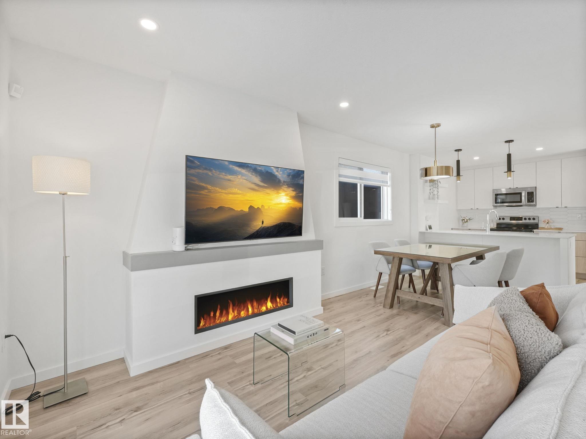 Photo 9 at 1 - 12025 92 Street NW, Alberta Avenue, Edmonton
