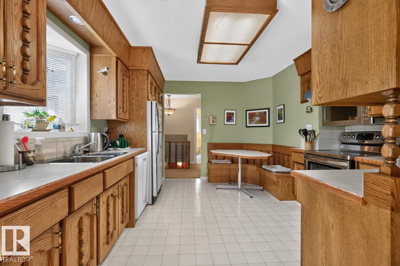 Photo 10 at 3 Hummingbird Court, Brentwood, Sherwood Park