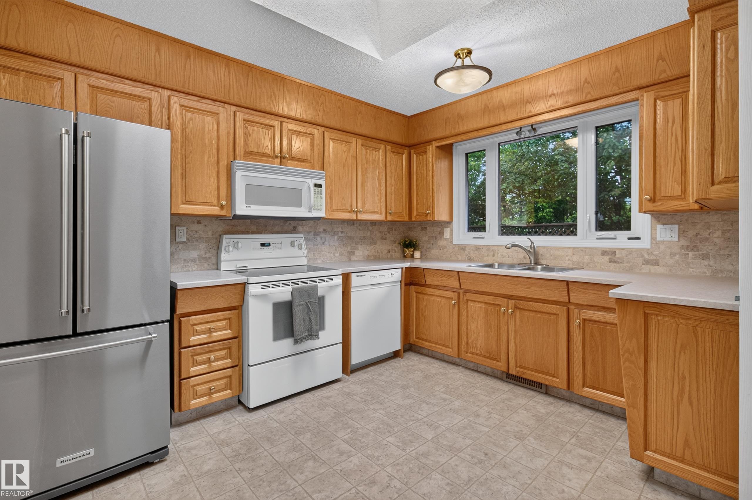 Photo 11 at 17603 85 Avenue NW, Thorncliffe, Edmonton