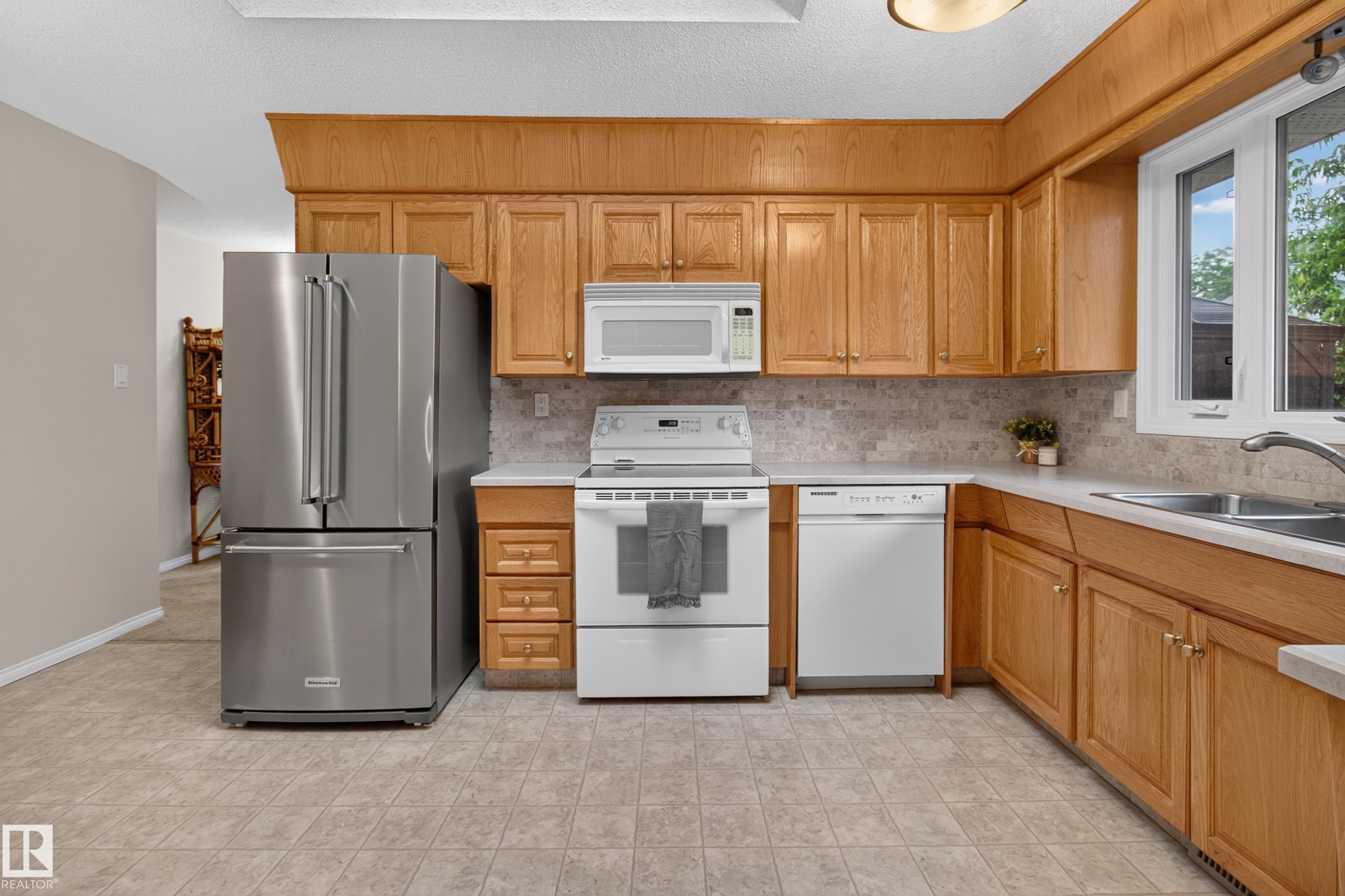 Photo 14 at 17603 85 Avenue NW, Thorncliffe, Edmonton