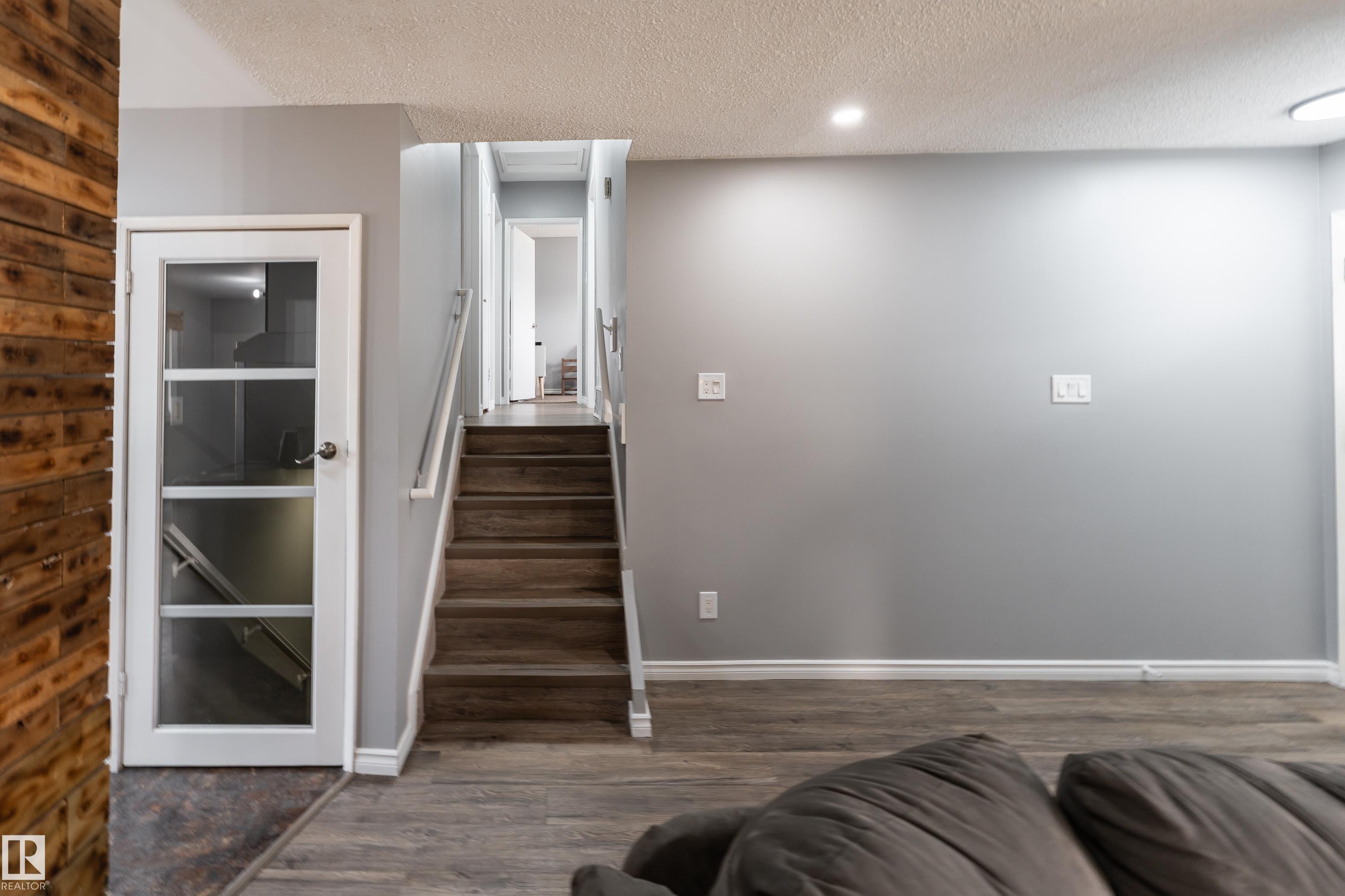 https://zimg.paragon.ice.com/ParagonImages/Property/PM/RAE/225409551/13/0/0/3ebd3a5e2e45c1ddd16eb898f5a388fe/1/18fd8303d7a76d98b0ff8611e19ae10f/225409551-a7ff6d24-e2f1-4320-b2ec-25ed7468aad4.JPG
