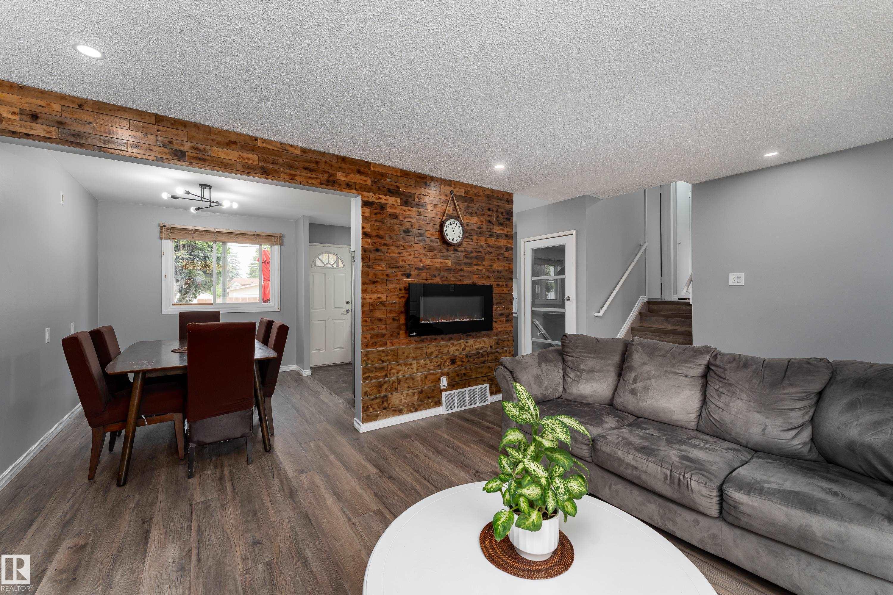 https://zimg.paragon.ice.com/ParagonImages/Property/PM/RAE/225409551/6/0/0/40be0cd1498f78d3cadacb239541a3f3/1/18fd8303d7a76d98b0ff8611e19ae10f/225409551-1a10804c-408b-4267-9781-c5992e6f37d1.JPG