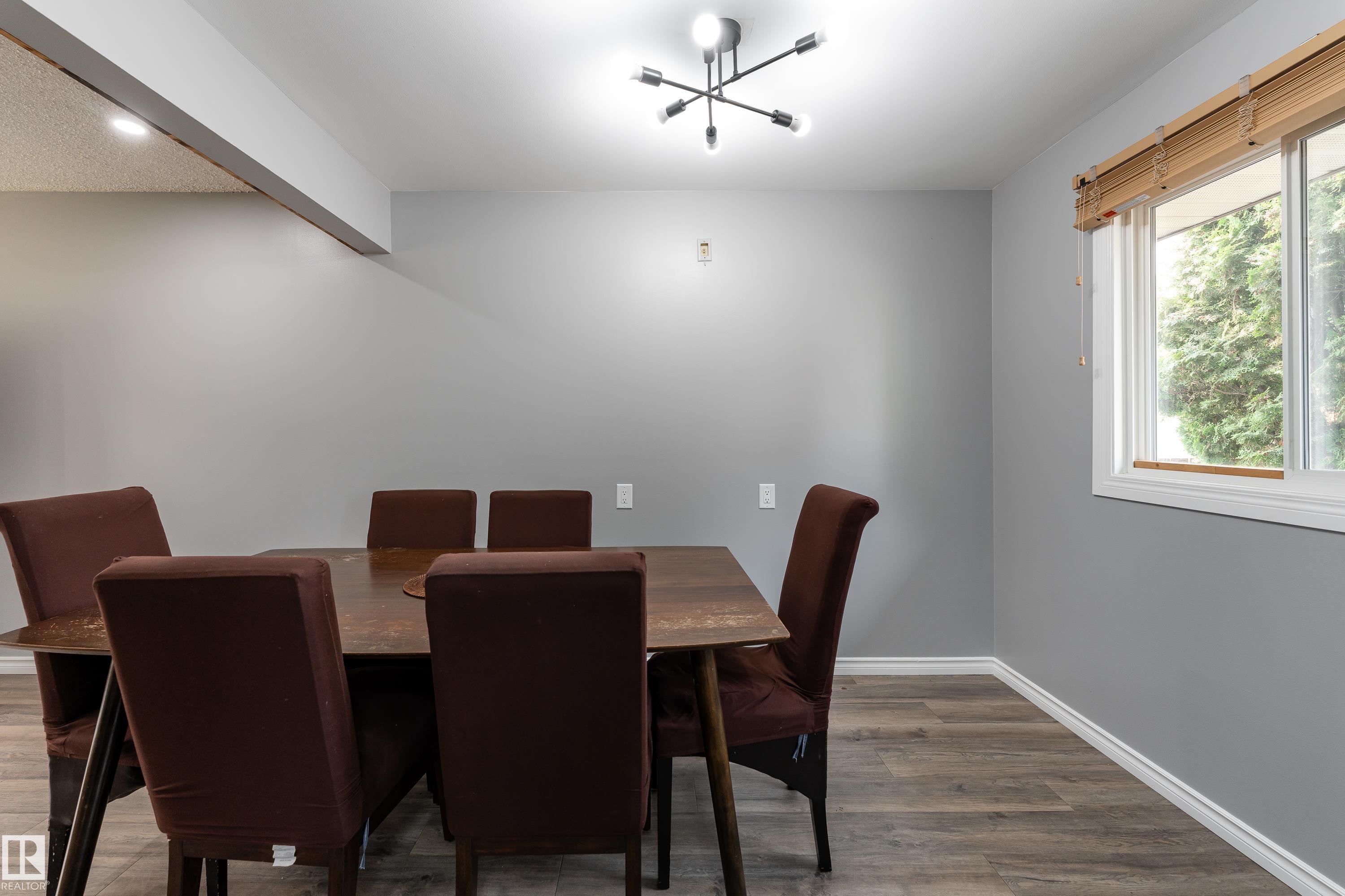 https://zimg.paragon.ice.com/ParagonImages/Property/PM/RAE/225409551/8/0/0/31d128ddab72cad2403f53830173364c/1/18fd8303d7a76d98b0ff8611e19ae10f/225409551-f4d93bfe-ebd9-4e59-b404-aff05c411738.JPG