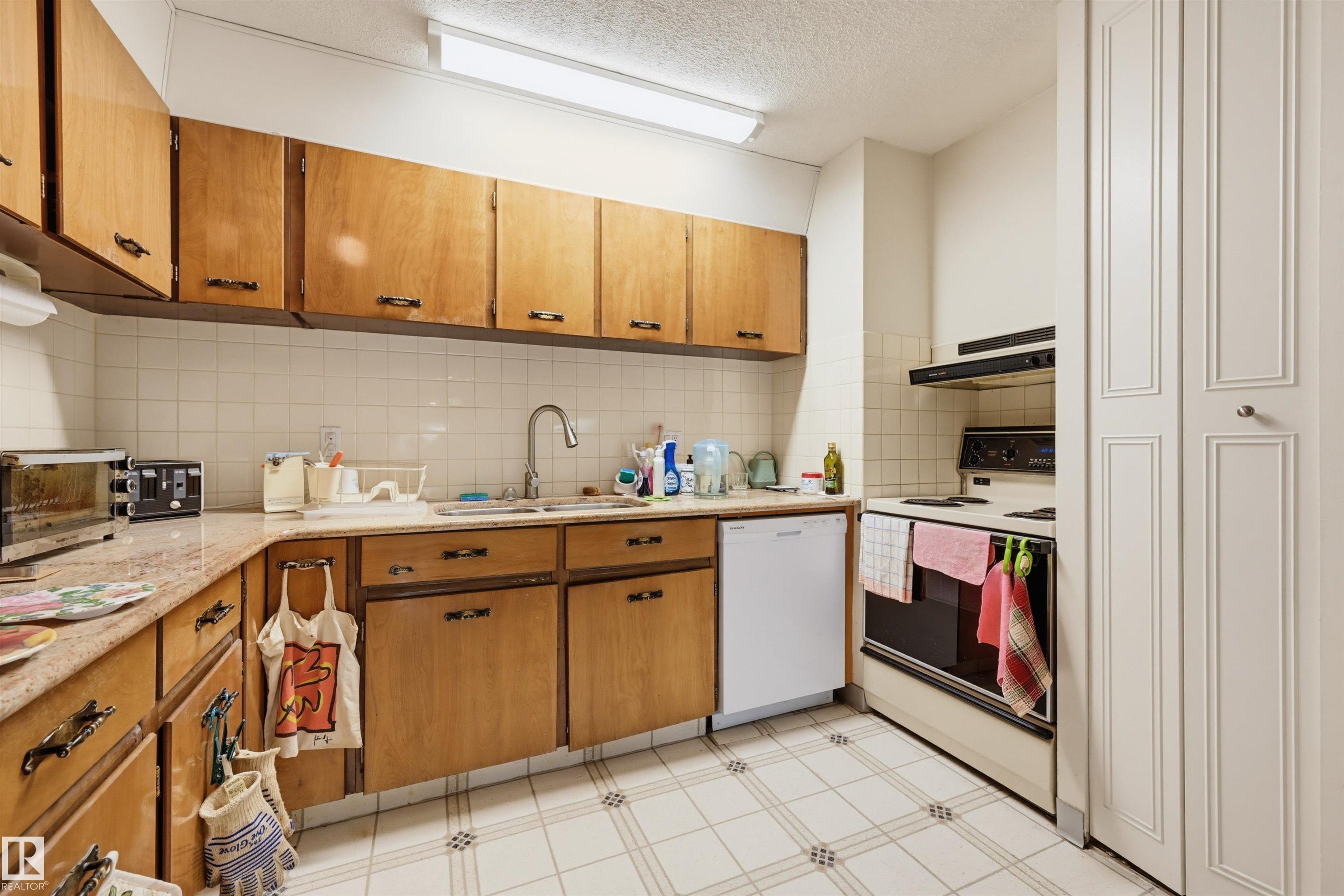 Photo 12 at 903 - 10160 115 Street NW, Wîhkwêntôwin, Edmonton