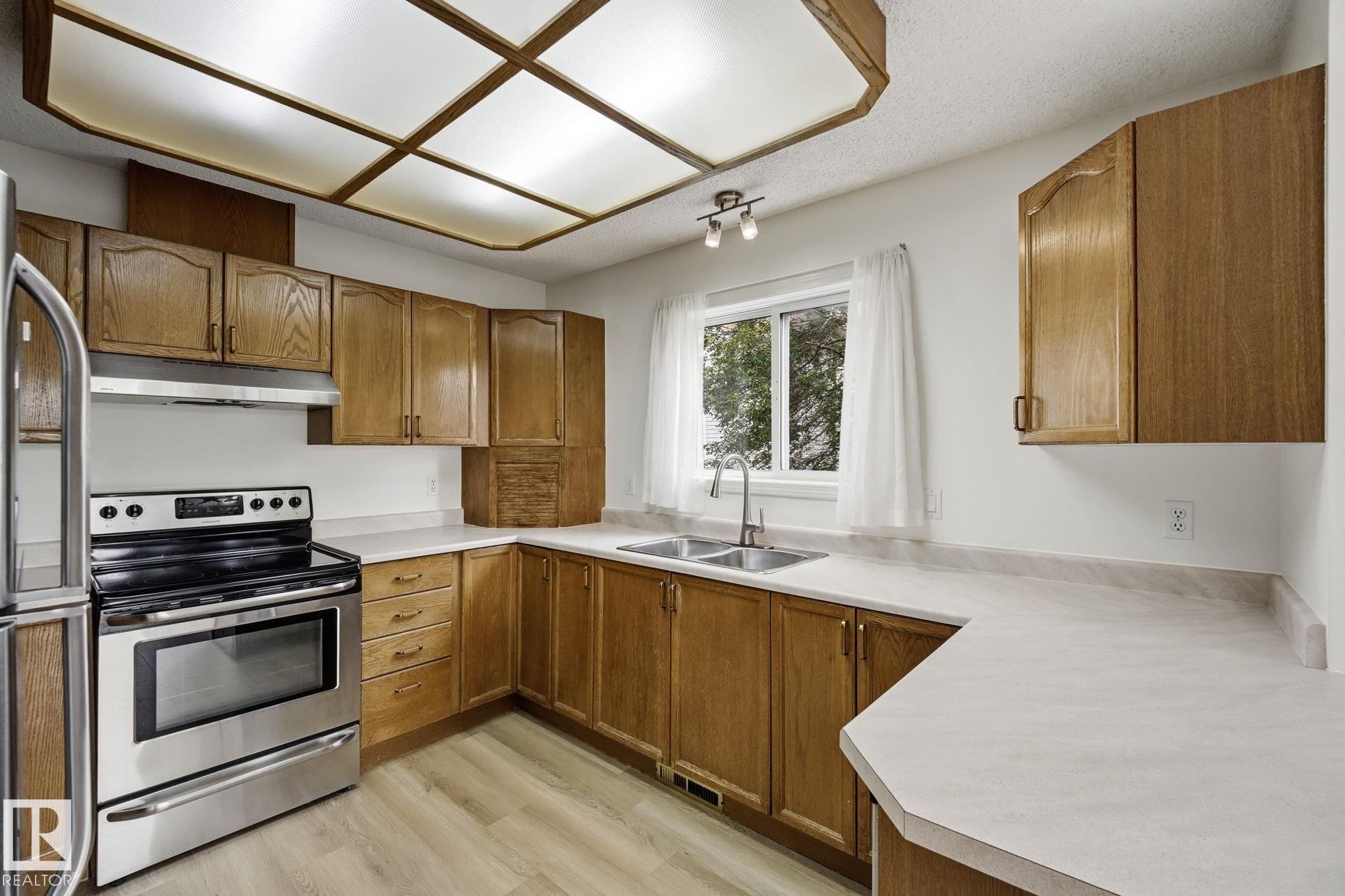 8 - 10 Devon Close, Deer Ridge, St. Albert