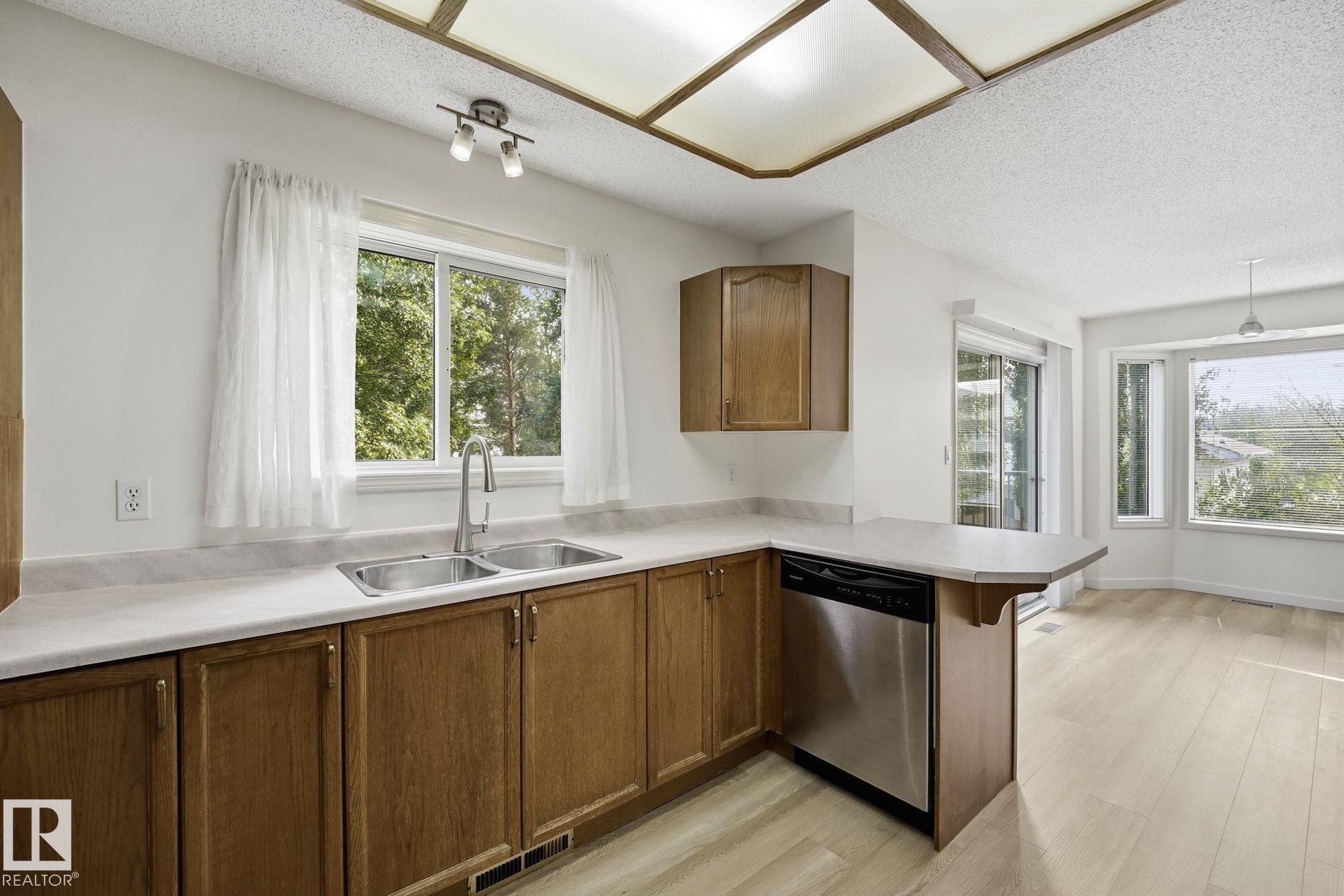 Photo 8 at 8 - 10 Devon Close, Deer Ridge, St. Albert