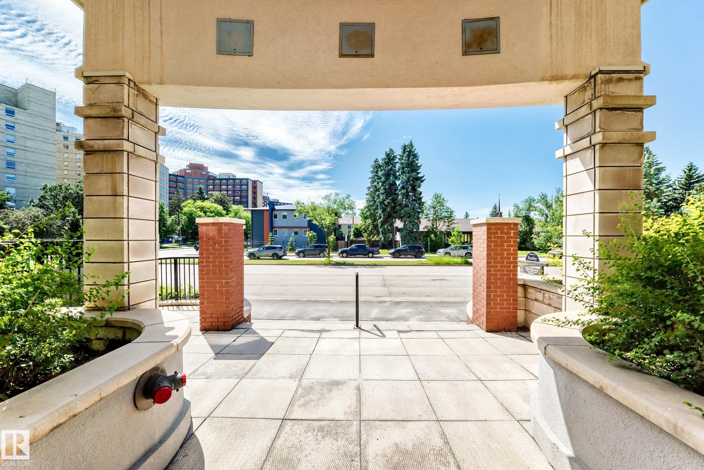 https://zimg.paragon.ice.com/ParagonImages/Property/PM/RAE/225409711/25/0/0/42697387c710fee6aff08bee4cc5c3eb/1/845672c4a7c009cf5b06d9ccae12f9bf/225409711-6c4e6a94-5ca6-4d47-9015-b33d57406e89.JPG