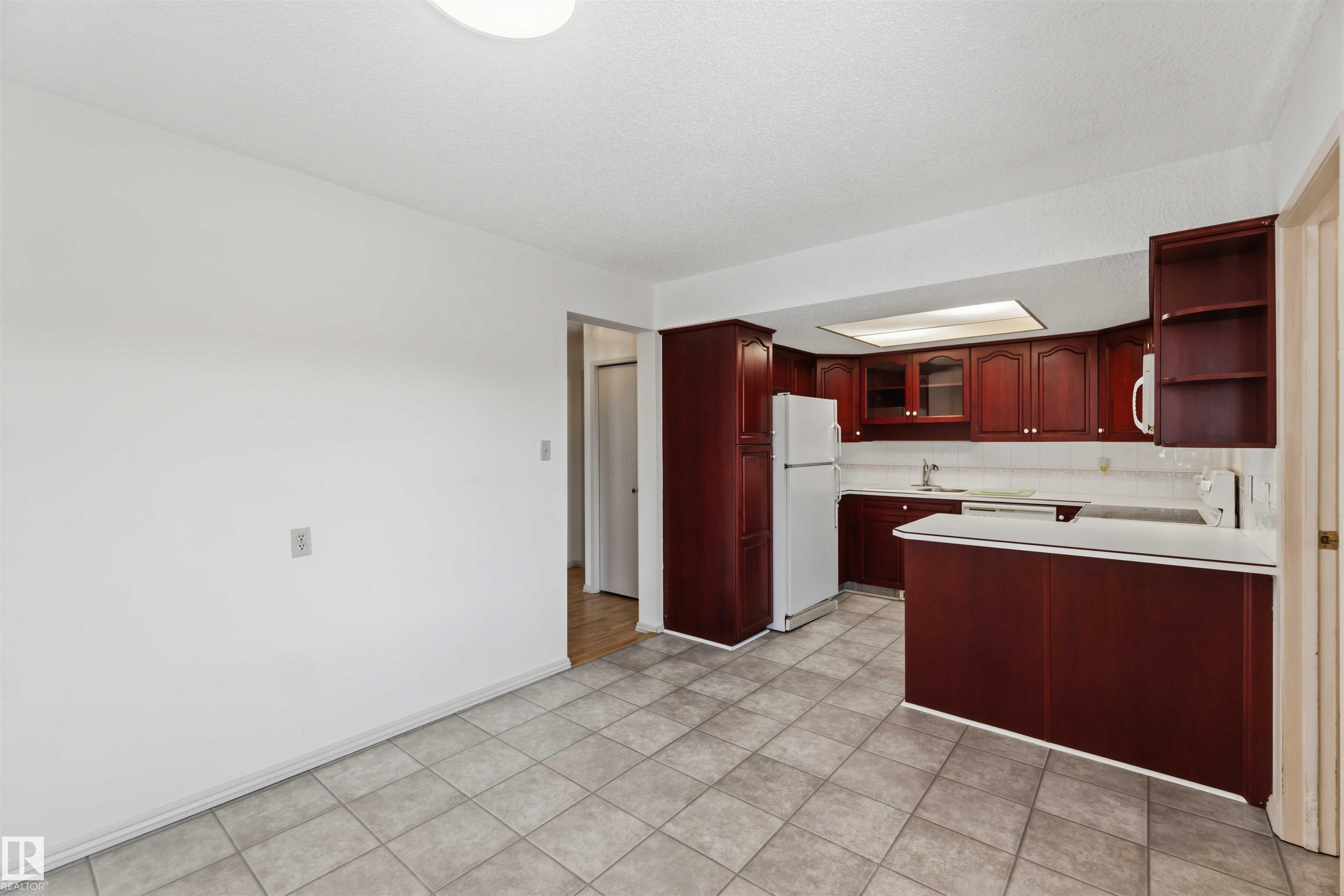 Photo 20 at 2716 136a Avenue NW, Kernohan, Edmonton