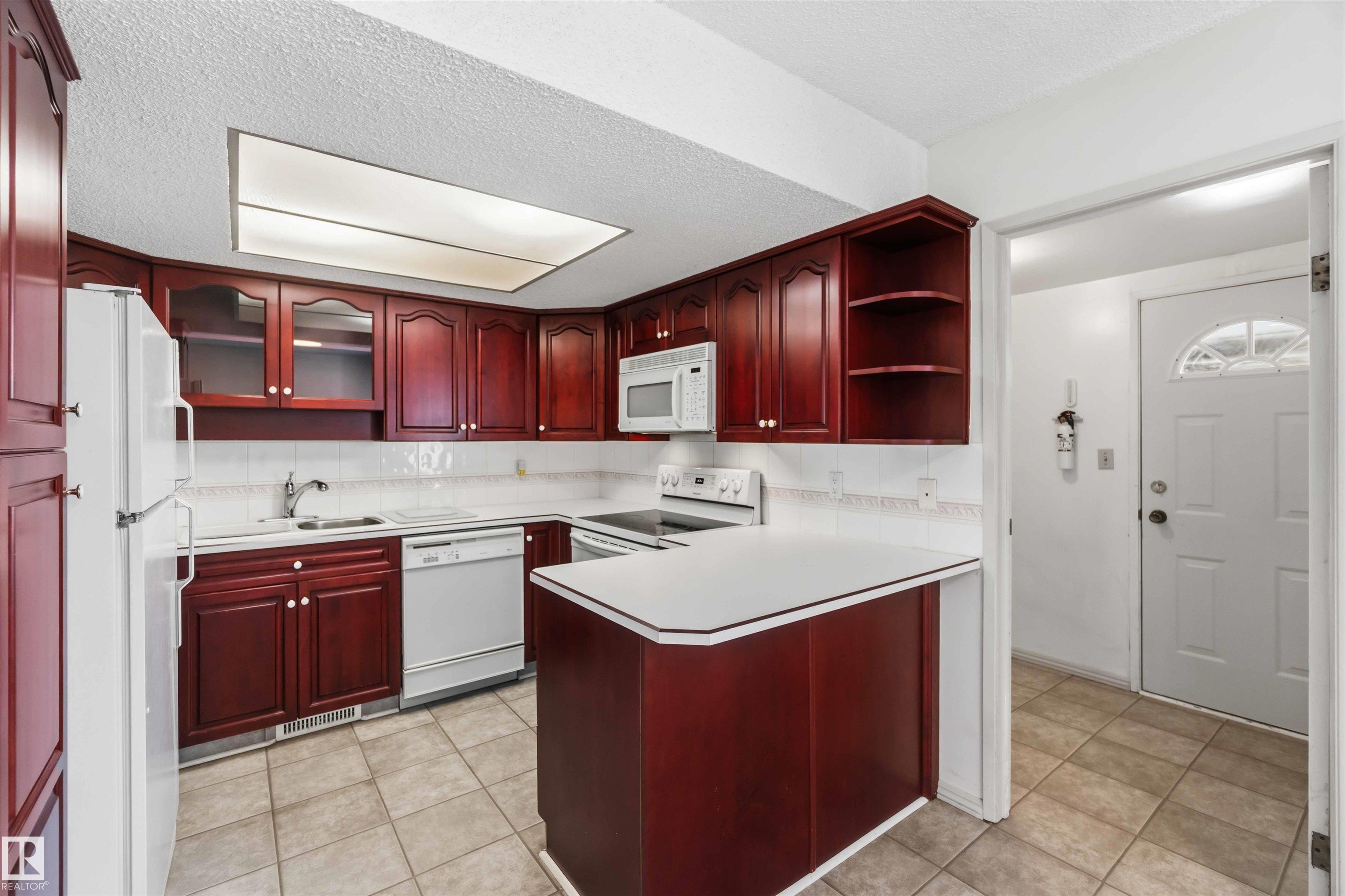 Photo 23 at 2716 136a Avenue NW, Kernohan, Edmonton