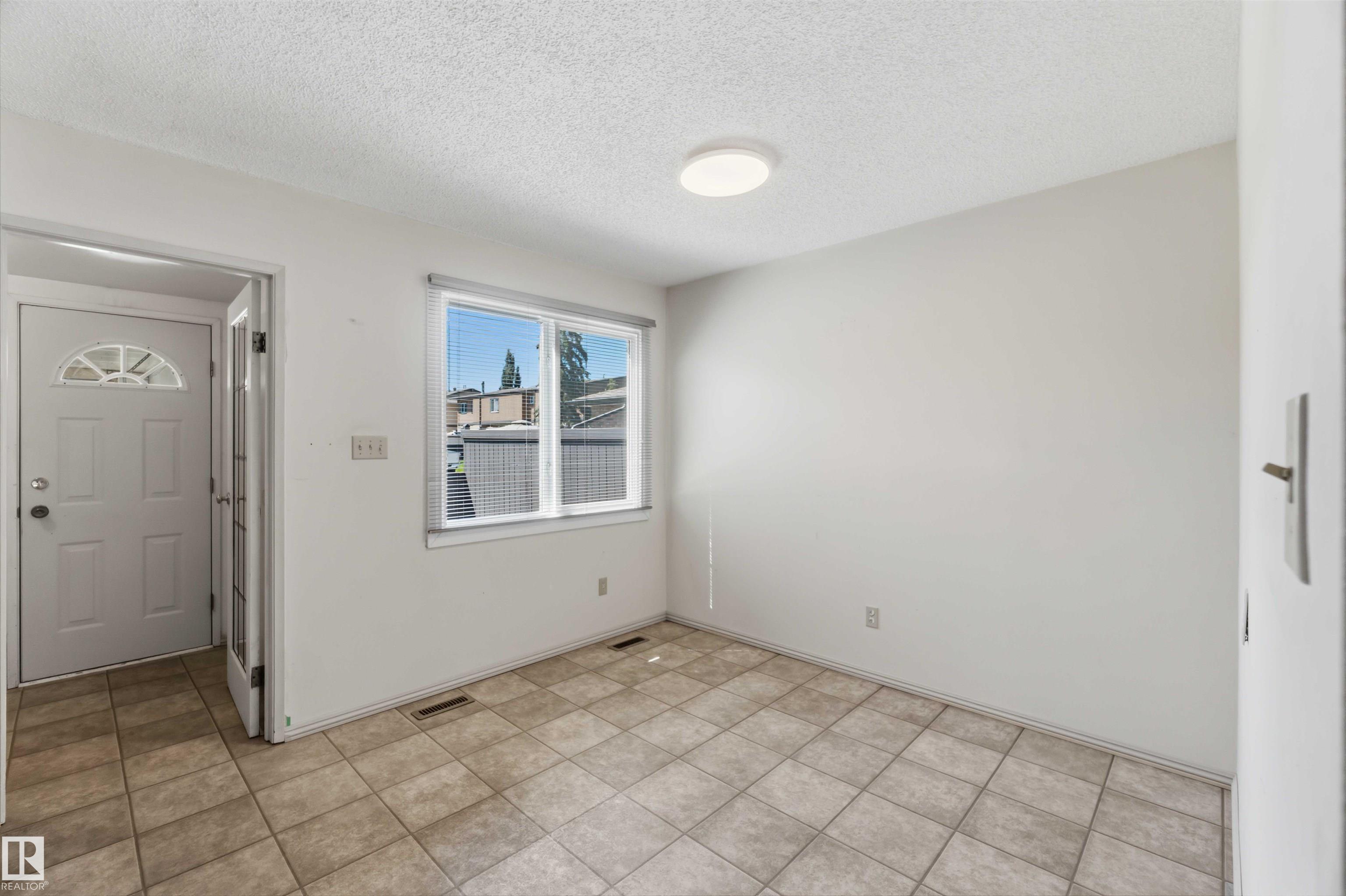 Photo 27 at 2716 136a Avenue NW, Kernohan, Edmonton