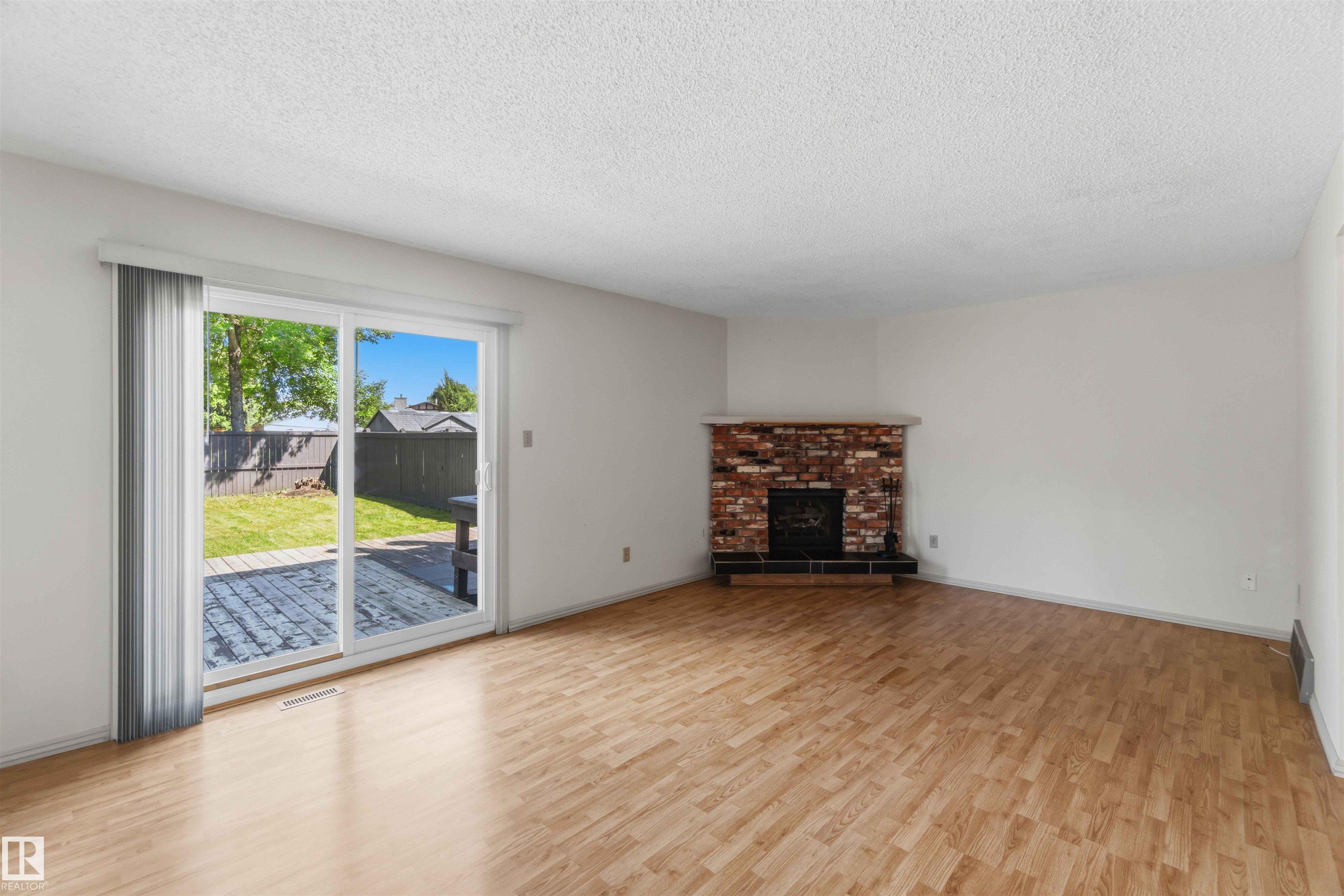 Photo 8 at 2716 136a Avenue NW, Kernohan, Edmonton
