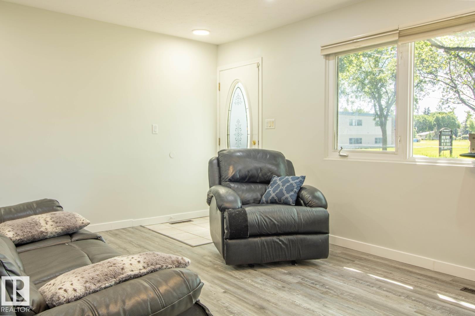 Picture for 15922 92 AV NW