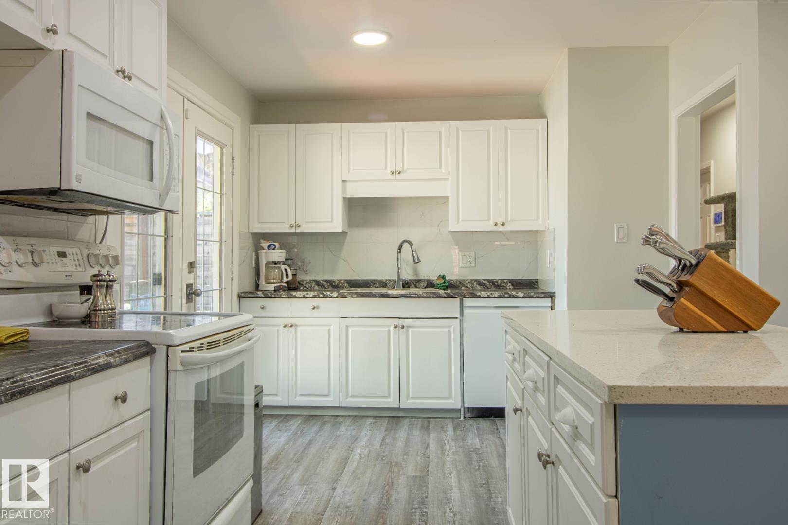 Picture for 15922 92 AV NW