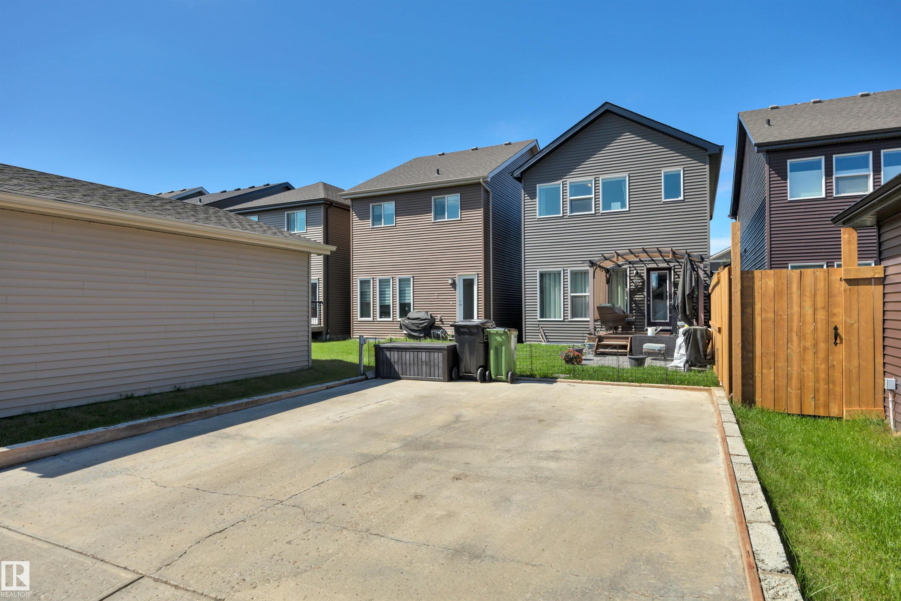 https://zimg.paragon.ice.com/ParagonImages/Property/PM/RAE/225409880/46/0/0/49167472bdc8d23a97977bc3b135af78/1/6124ef47746df0e57ad5a080df29eab6/225409880-b044bac4-21c6-46d3-8c58-0d0fee096f16.JPG