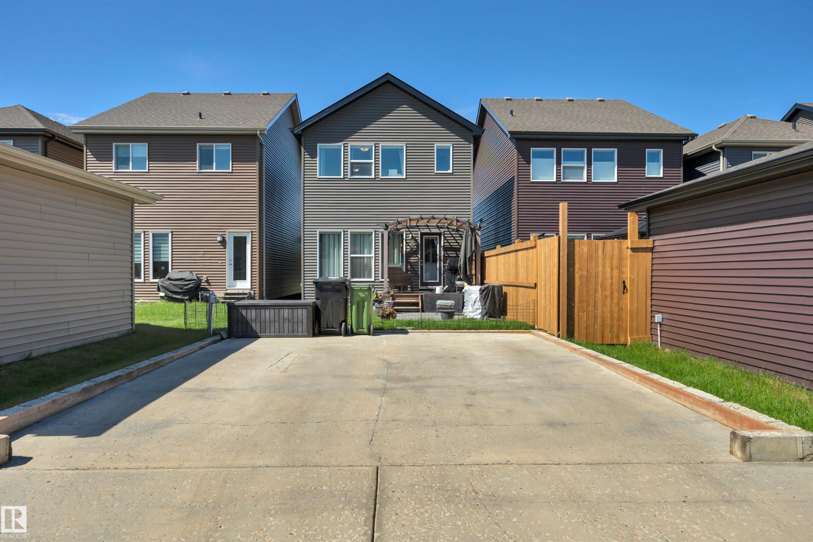 https://zimg.paragon.ice.com/ParagonImages/Property/PM/RAE/225409880/47/0/0/1cdb6e97c4f484f82c32fb9ad047da10/1/6124ef47746df0e57ad5a080df29eab6/225409880-53b64457-0a96-4877-93d4-cc13f773b6d5.JPG