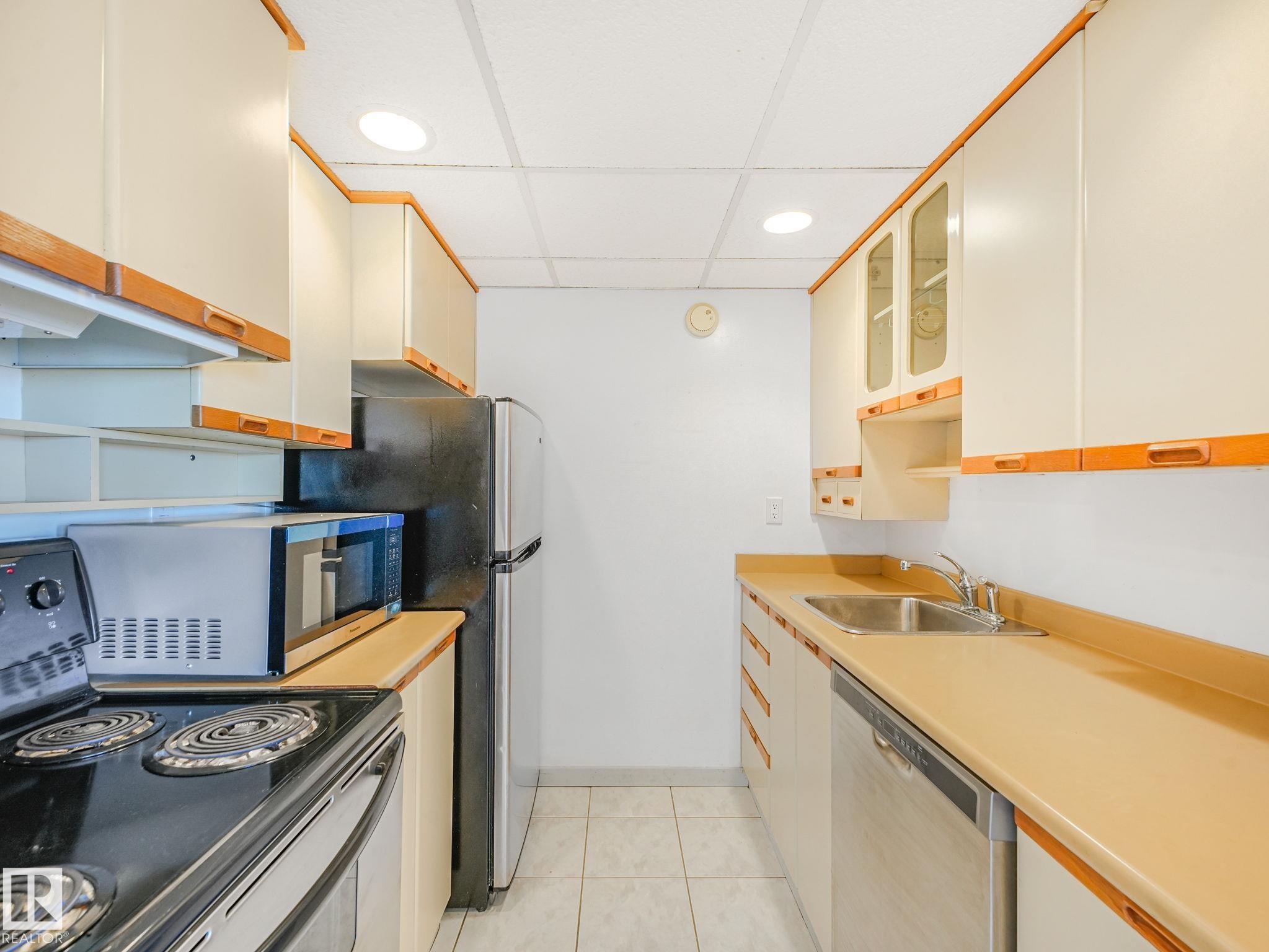Photo 18 at 1706 - 10045 117 Street NW, Wîhkwêntôwin, Edmonton