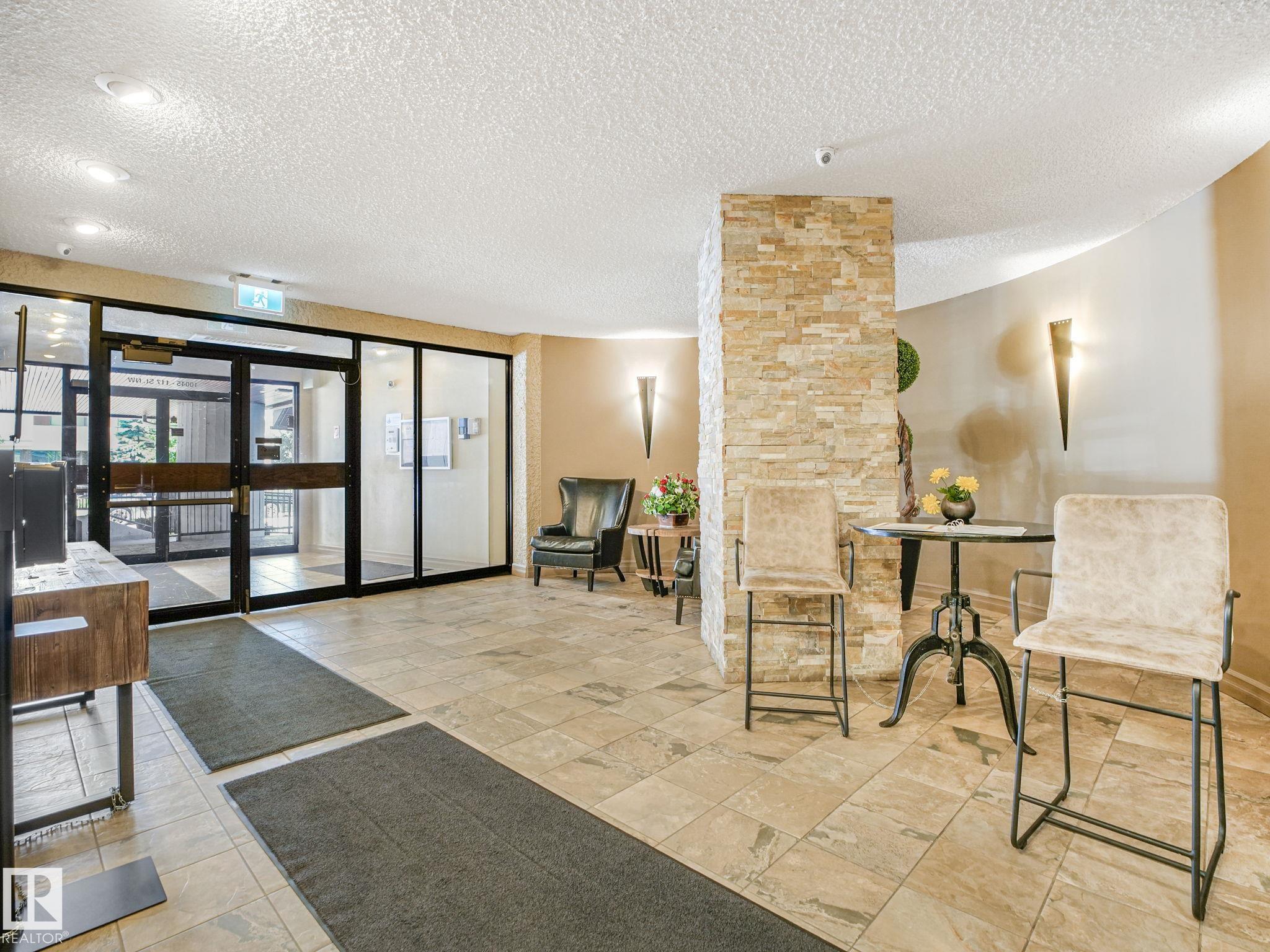 1706 - 10045 117 Street NW, Wîhkwêntôwin, Edmonton