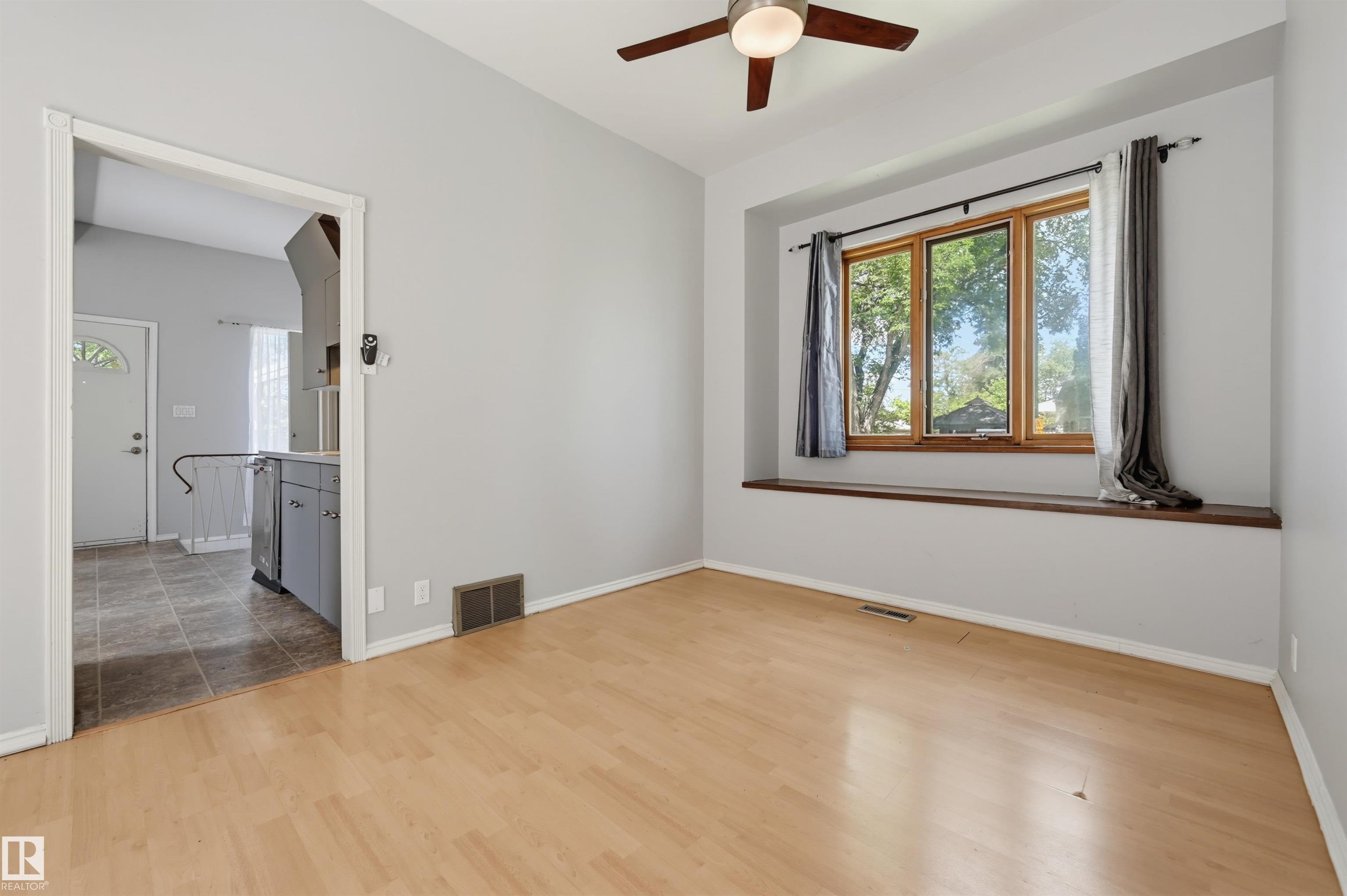 Photo 10 at 11450 71 Street NW, Bellevue, Edmonton