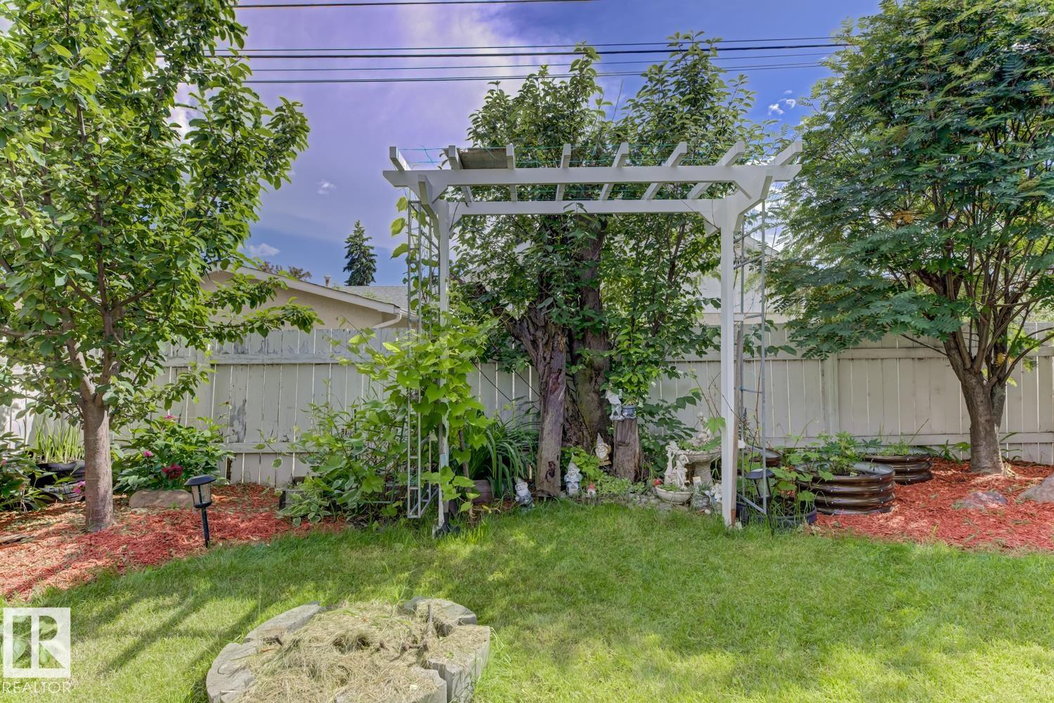 https://zimg.paragon.ice.com/ParagonImages/Property/PM/RAE/225409922/10/0/0/e74c1f5674b1a2b822df93a72af5f42e/1/62c6b4bb7e9af5fcd56b4b49bc340614/225409922-c2068e80-dd75-4ad7-9e8c-4fcd55f06e14.JPG