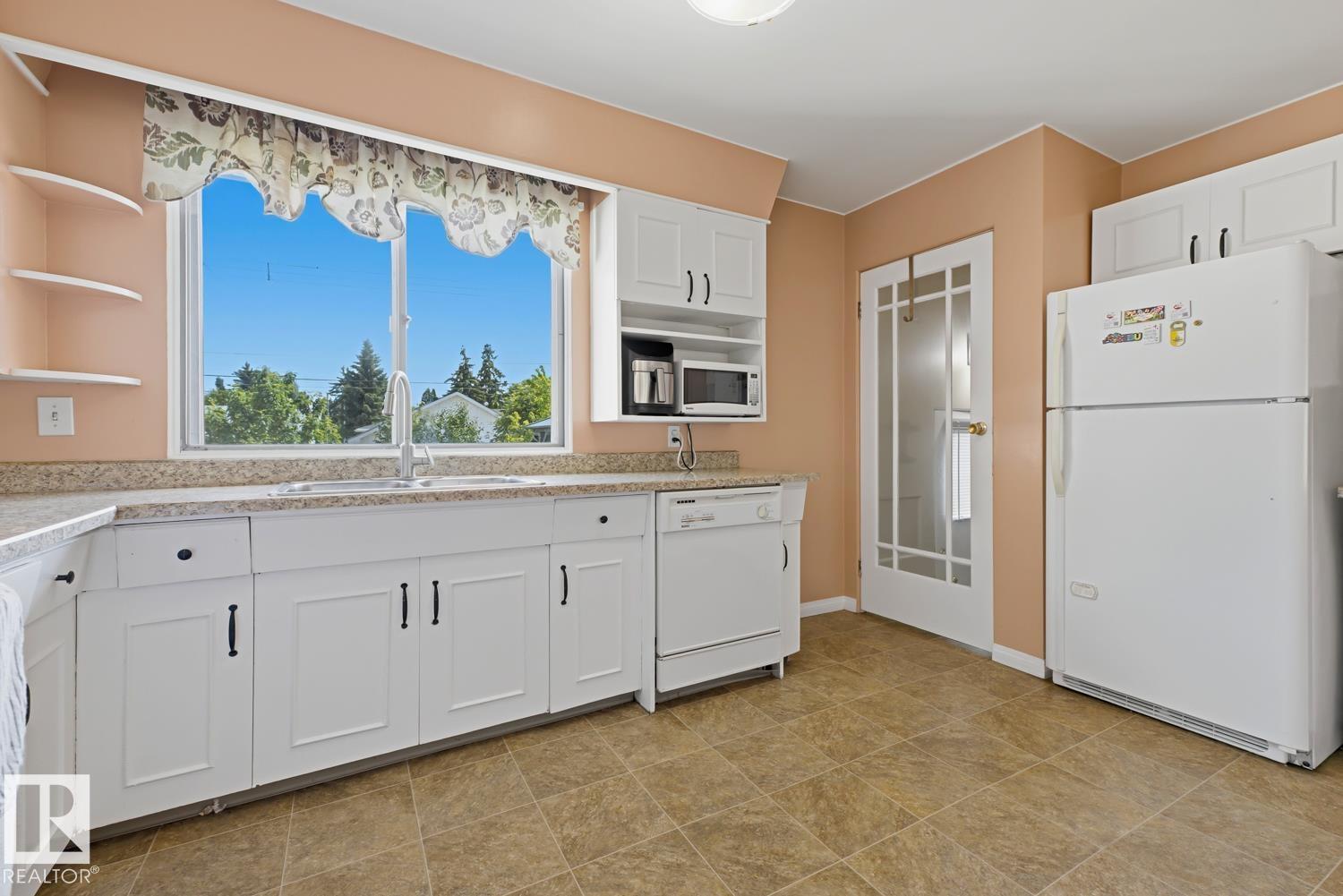 https://zimg.paragon.ice.com/ParagonImages/Property/PM/RAE/225409922/20/0/0/b3d019686332e218c5dc48183a210890/1/62c6b4bb7e9af5fcd56b4b49bc340614/225409922-c6820906-56b3-4fde-aa61-72807a87d248.JPG