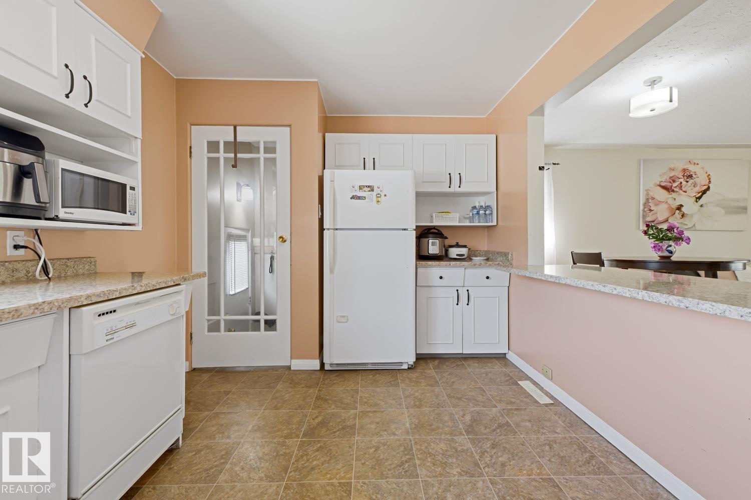 https://zimg.paragon.ice.com/ParagonImages/Property/PM/RAE/225409922/21/0/0/7f5ae892efacf40ca15bb368ba31feba/1/62c6b4bb7e9af5fcd56b4b49bc340614/225409922-43f2876c-559f-4a97-a2e5-1c59502dd436.JPG