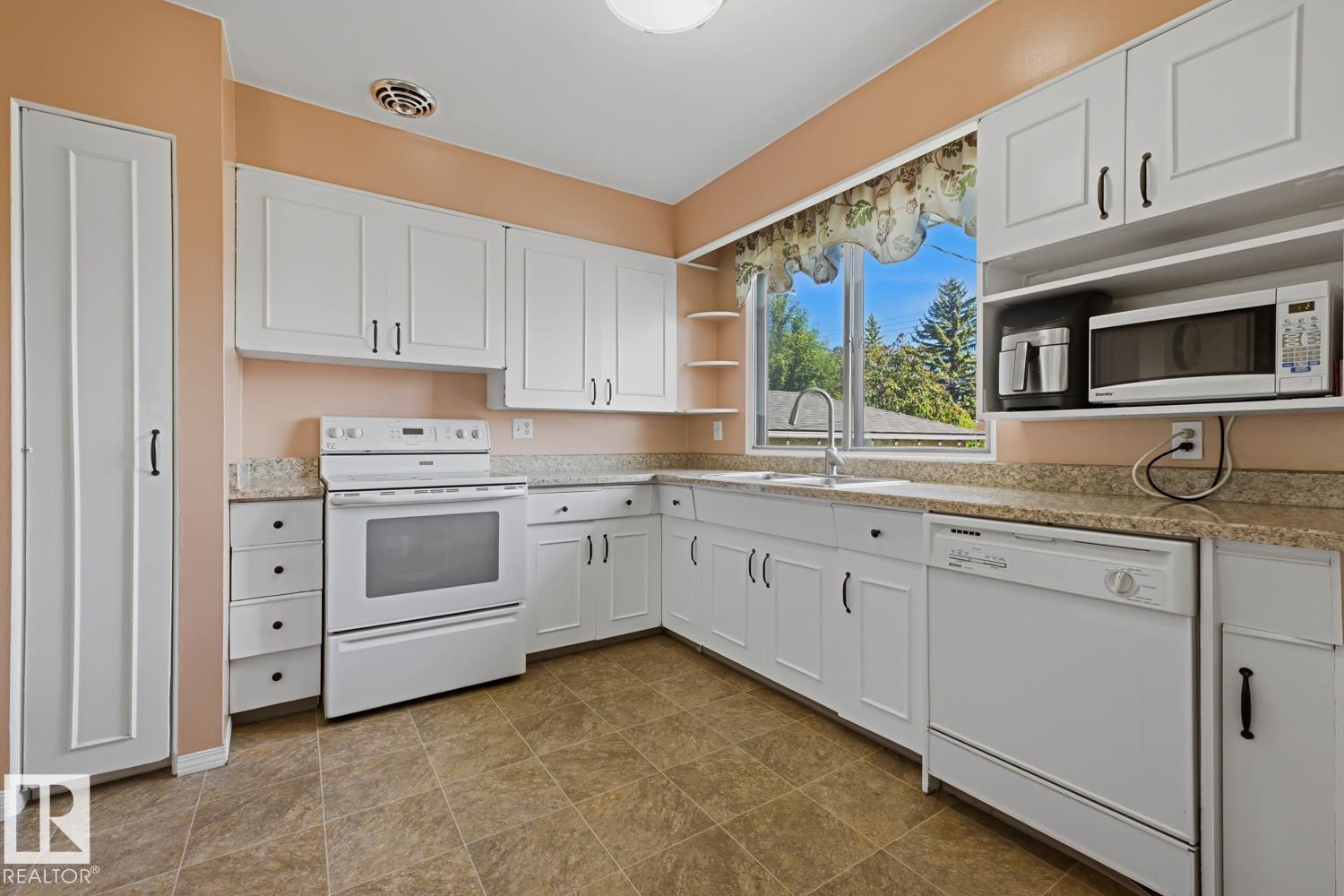 https://zimg.paragon.ice.com/ParagonImages/Property/PM/RAE/225409922/23/0/0/0f31610ce2eea8819daae3069c15017c/1/62c6b4bb7e9af5fcd56b4b49bc340614/225409922-f0446537-48f8-4fe2-86be-95e3d6113c25.JPG