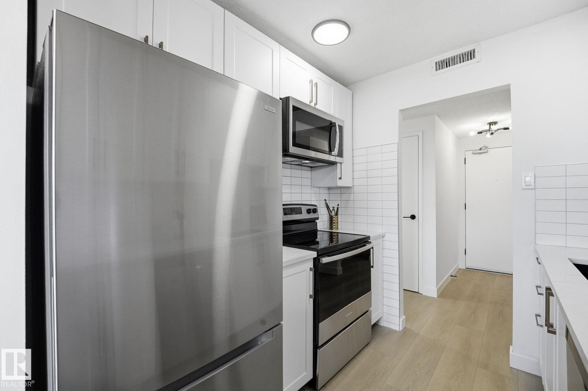 1404 - 10160 115 Street NW, Wîhkwêntôwin, Edmonton