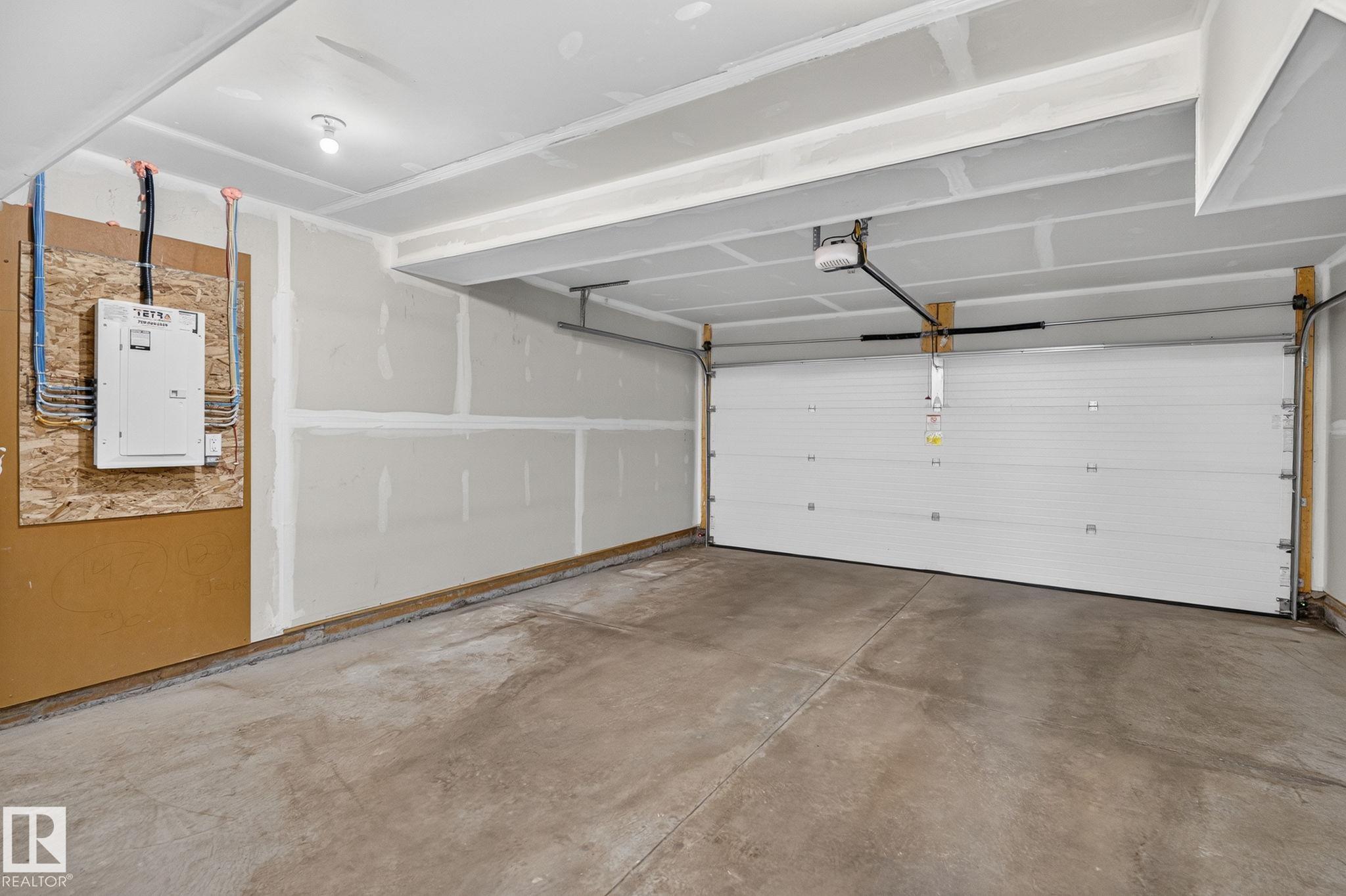 https://zimg.paragon.ice.com/ParagonImages/Property/PM/RAE/225410003/40/0/0/4ccf327eef26fba478de70d0303eb1ca/1/44c0b86c7605fb6e690b45ca4df09a20/225410003-c52abb0a-be7e-46e2-8afc-375b75cfc395.JPG