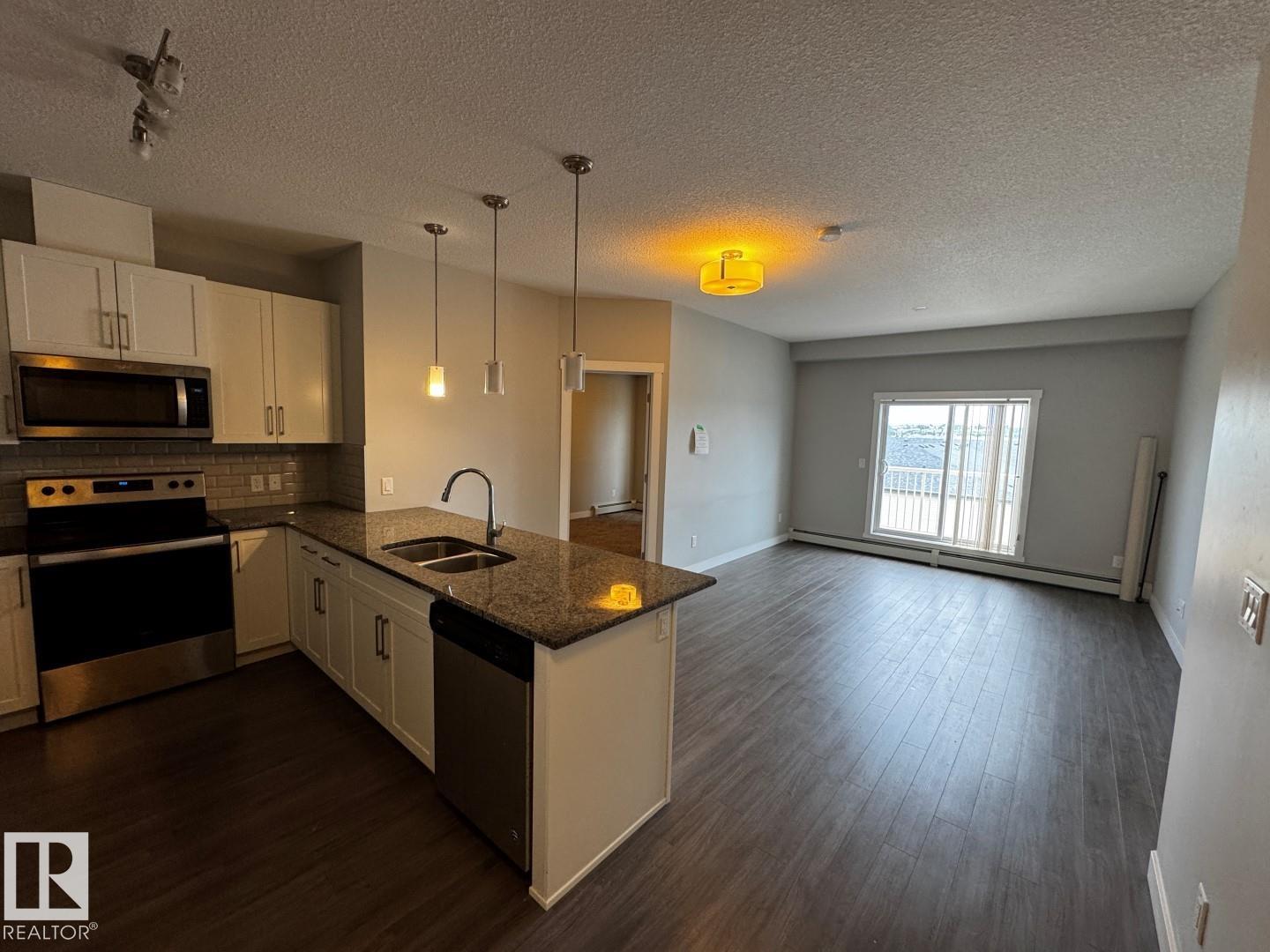 405 - 3670 139 Avenue NW, Clareview Town Centre, Edmonton