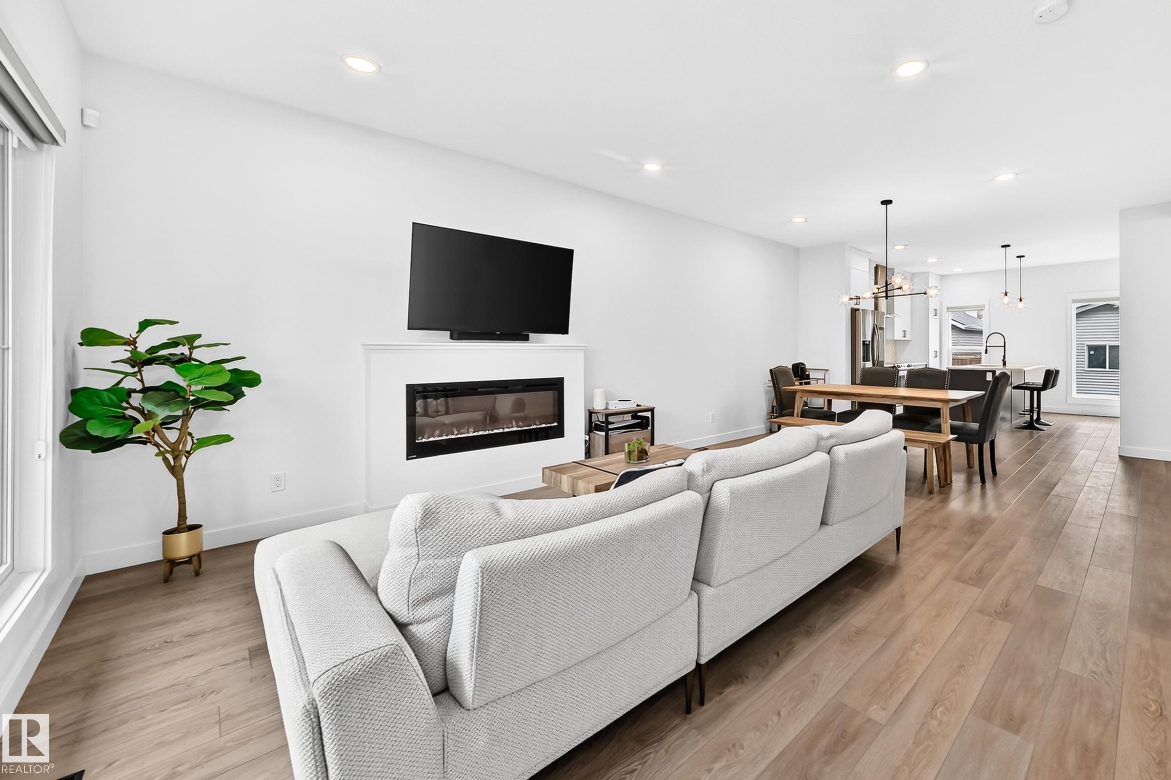 https://zimg.paragon.ice.com/ParagonImages/Property/PM/RAE/225410070/7/0/0/7db3ff48d14a4088e1e9d476eec60d56/1/0df17b822aa2d8a8a7b4866e05c0fdb6/225410070-7aca923e-2814-4c5a-9480-19cccd97058b.JPG