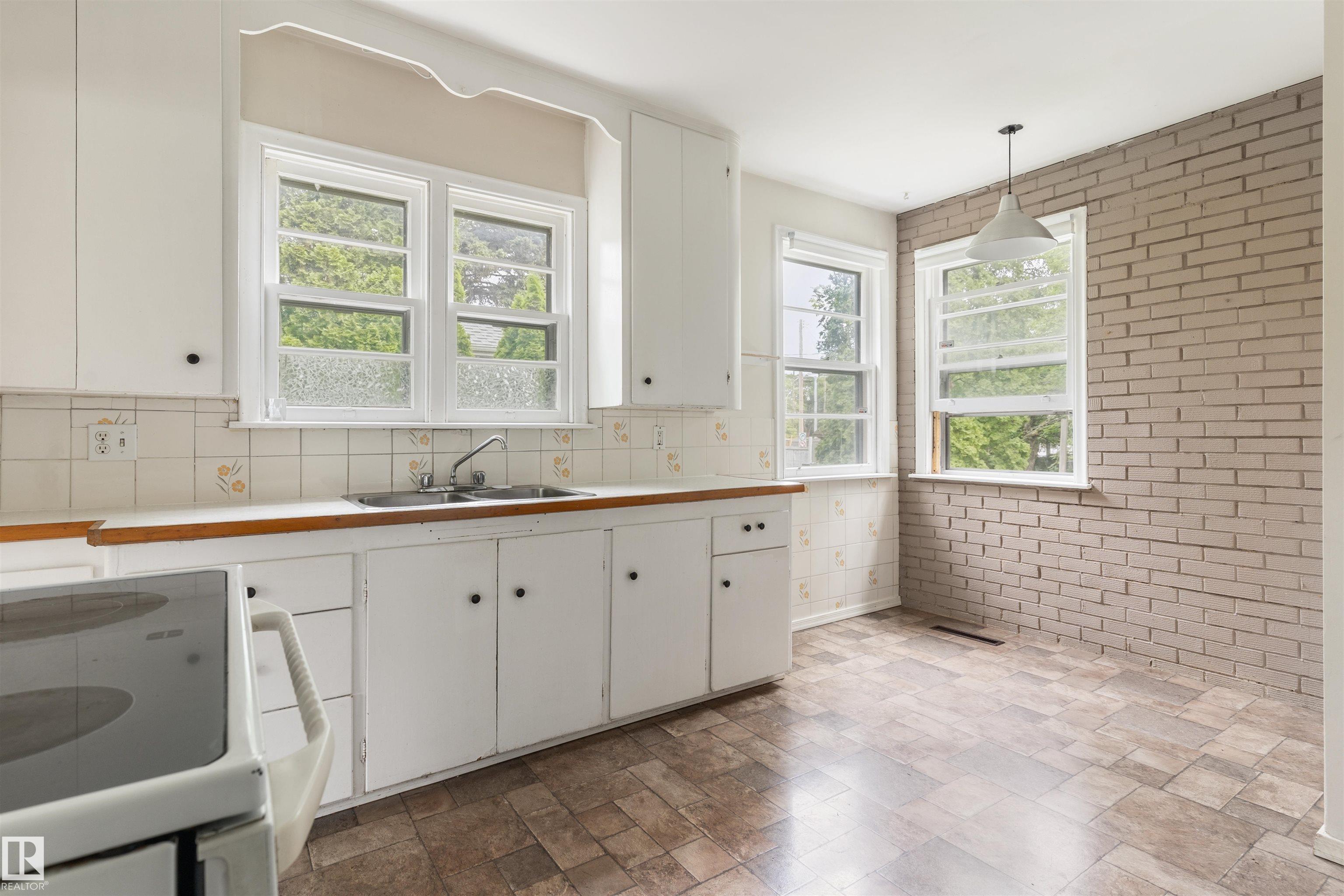 Photo 13 at 10215 138 Street NW, Glenora, Edmonton