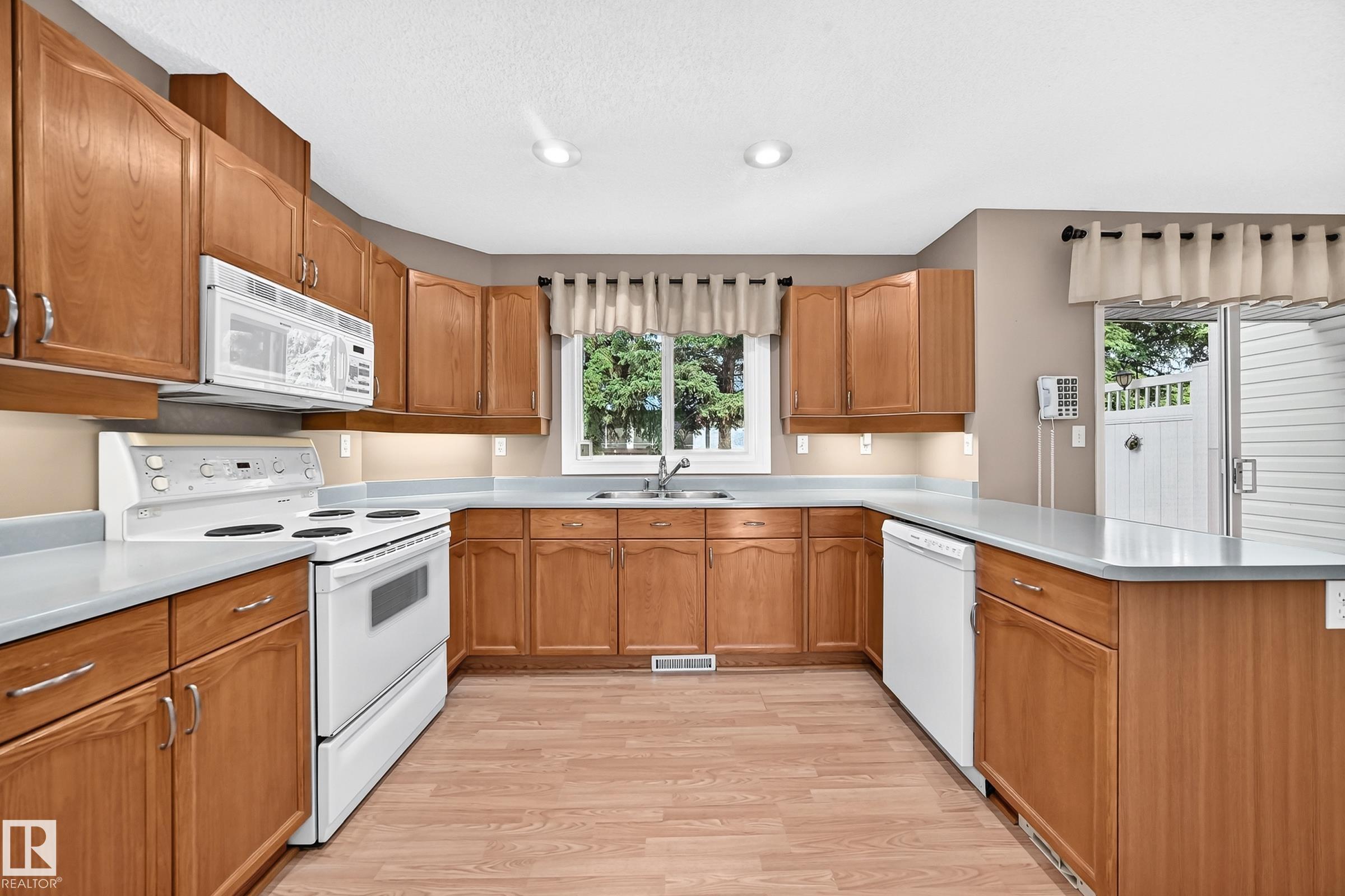 Photo 12 at 51 - 9630 176 Street NW, Terra Losa, Edmonton
