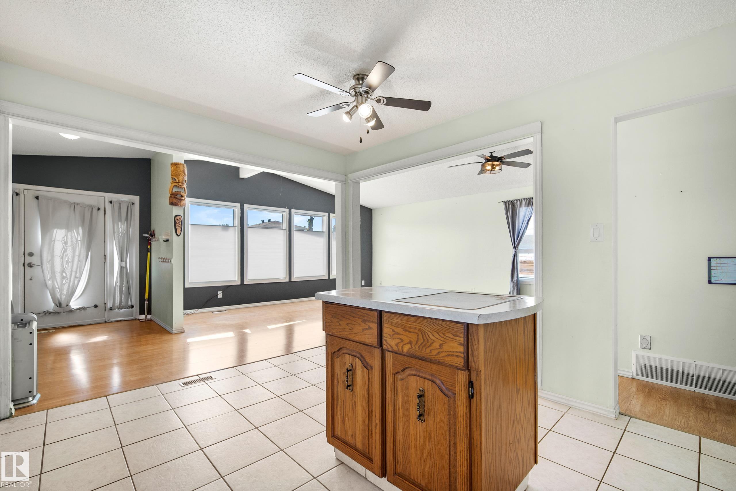 Photo 12 at 14916 114a Street NW, Caernarvon, Edmonton