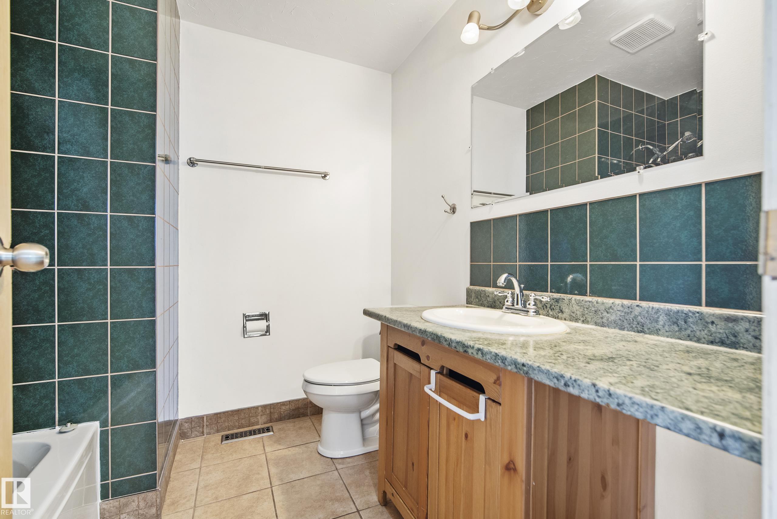 Photo 17 at 14916 114a Street NW, Caernarvon, Edmonton