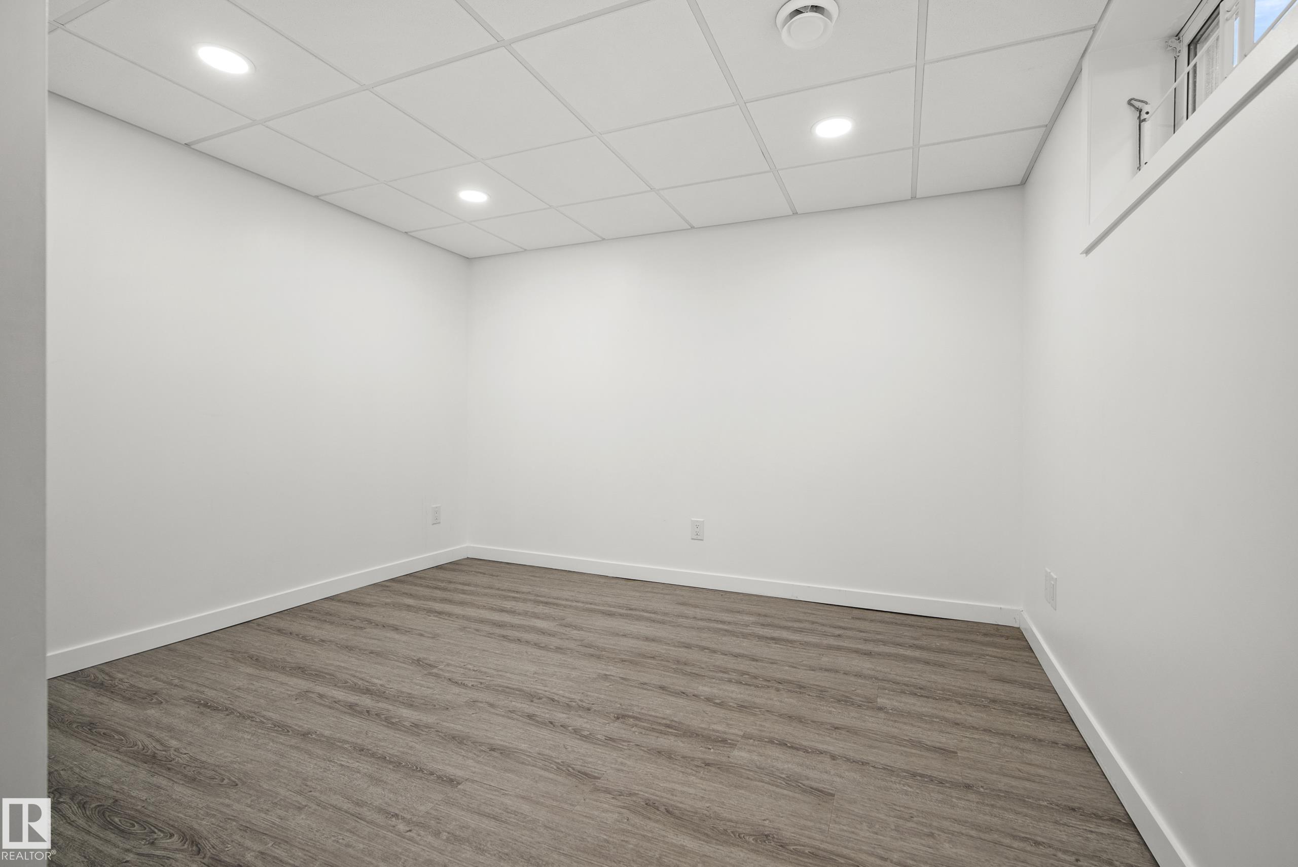 Photo 32 at 14916 114a Street NW, Caernarvon, Edmonton