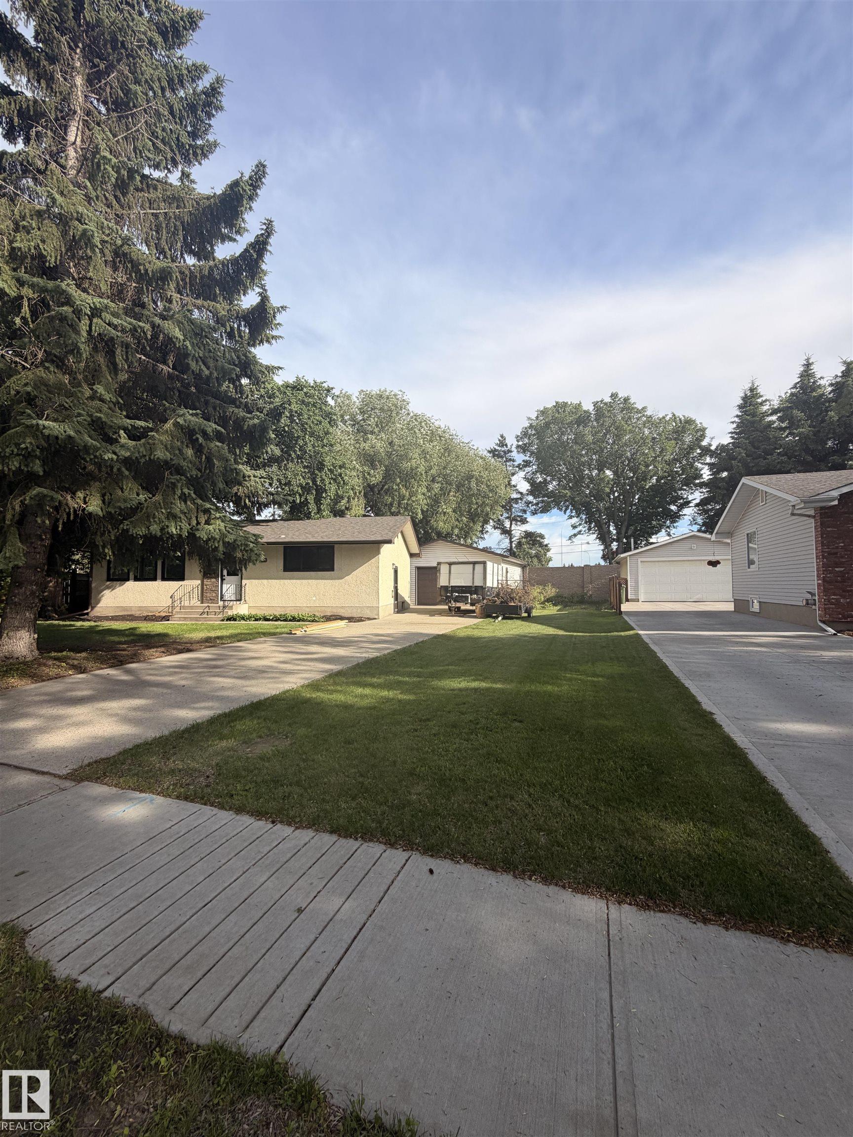 Photo 12 at 8 Savoy Place, Sturgeon Heights, St. Albert
