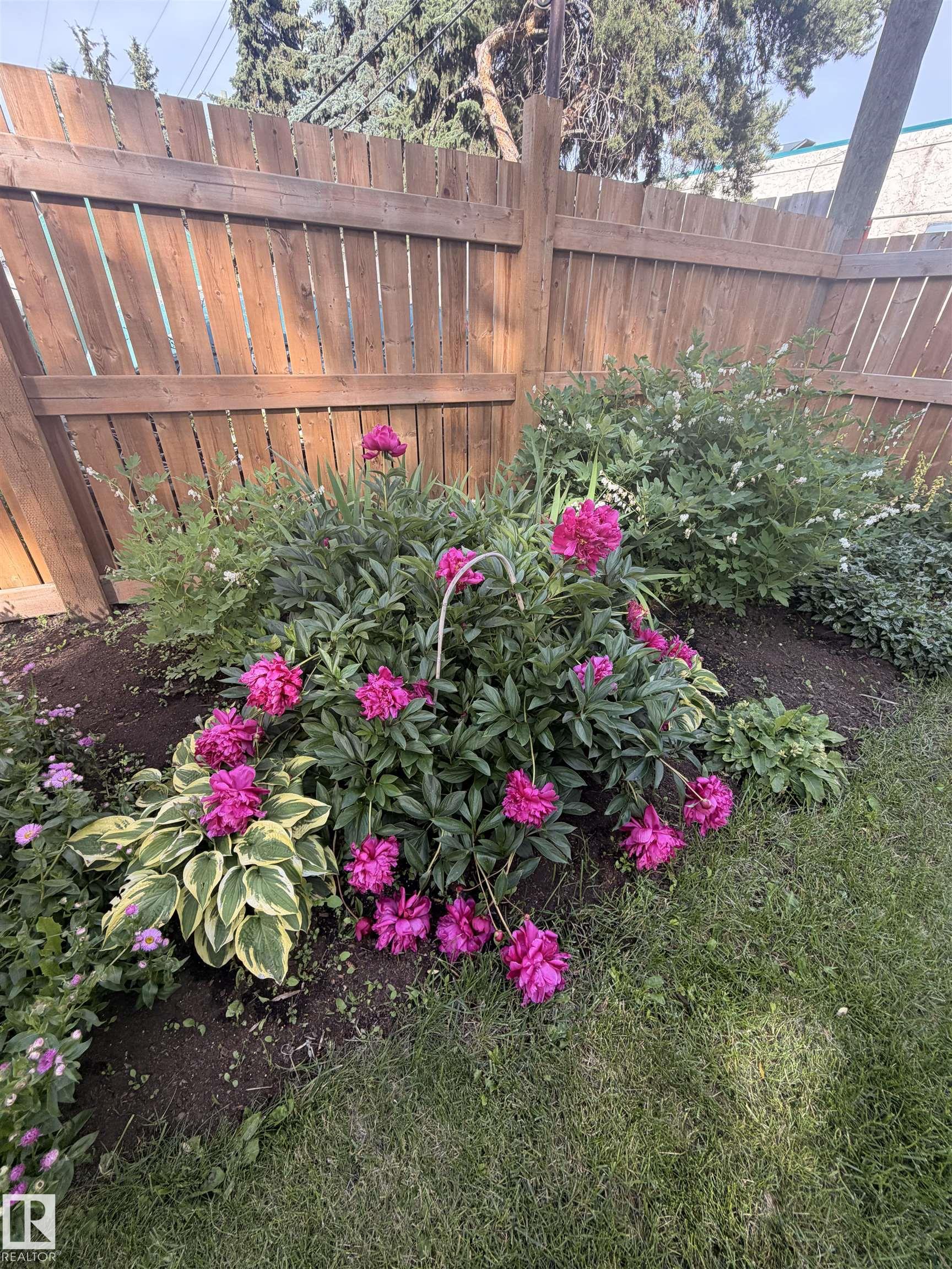 Photo 9 at 8 Savoy Place, Sturgeon Heights, St. Albert